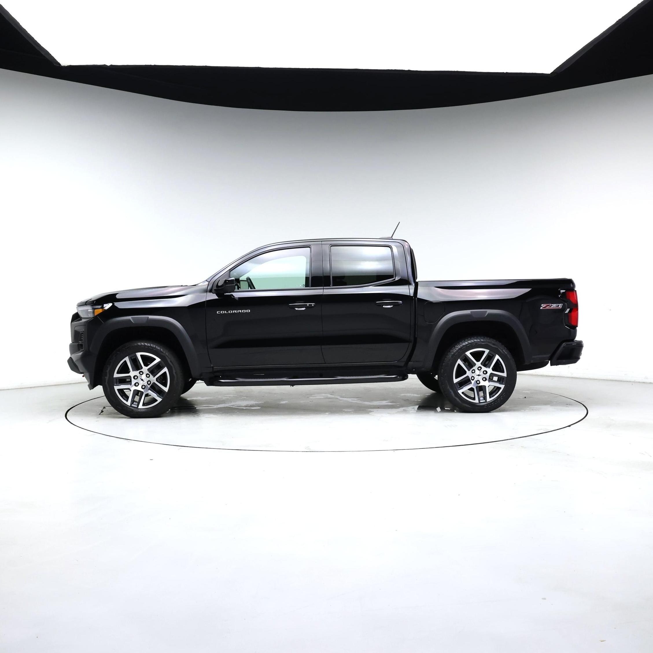 Thumbnail: 2024 Chevrolet Colorado - 3