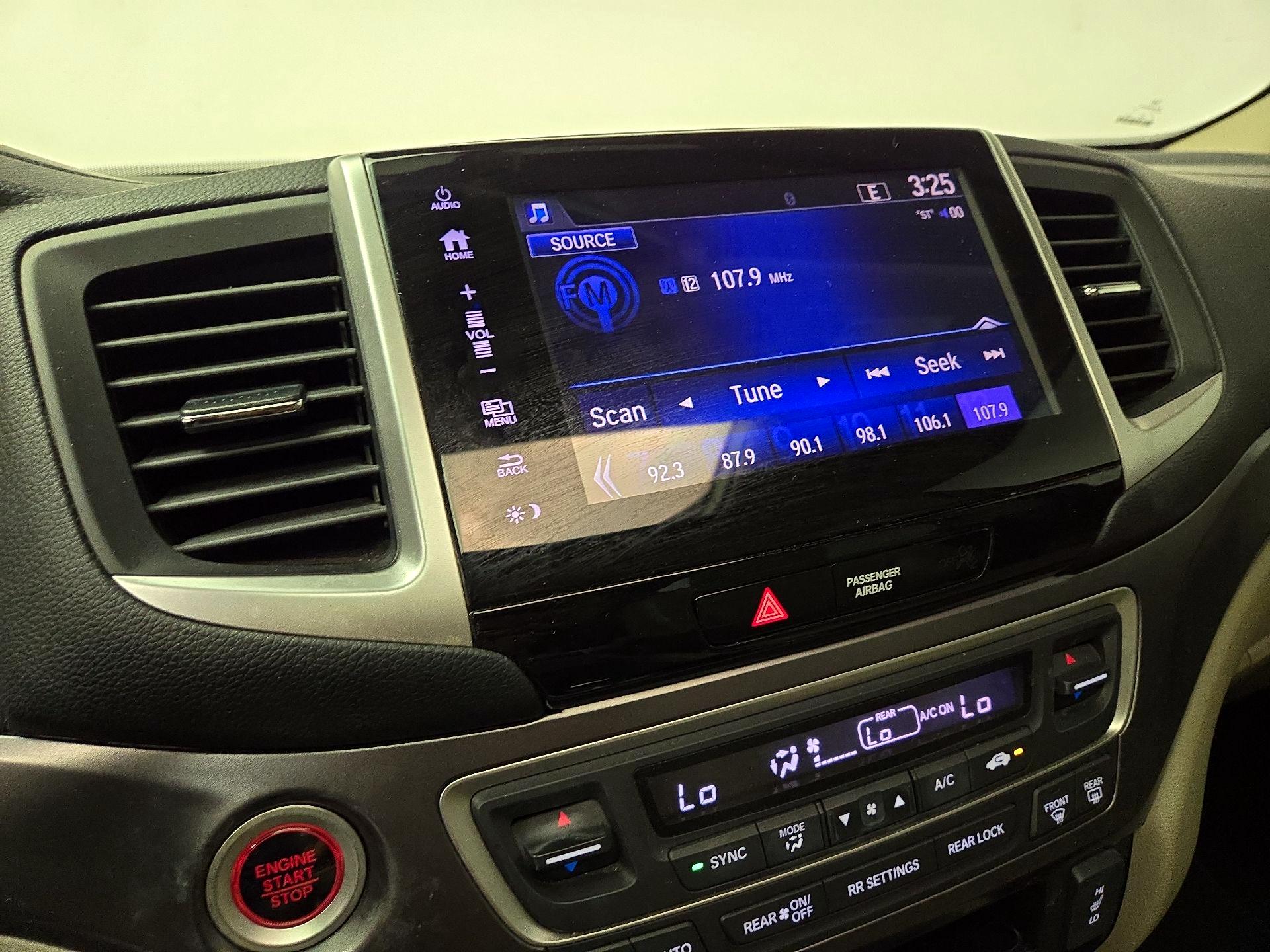 Thumbnail: 2018 Honda Pilot - 15