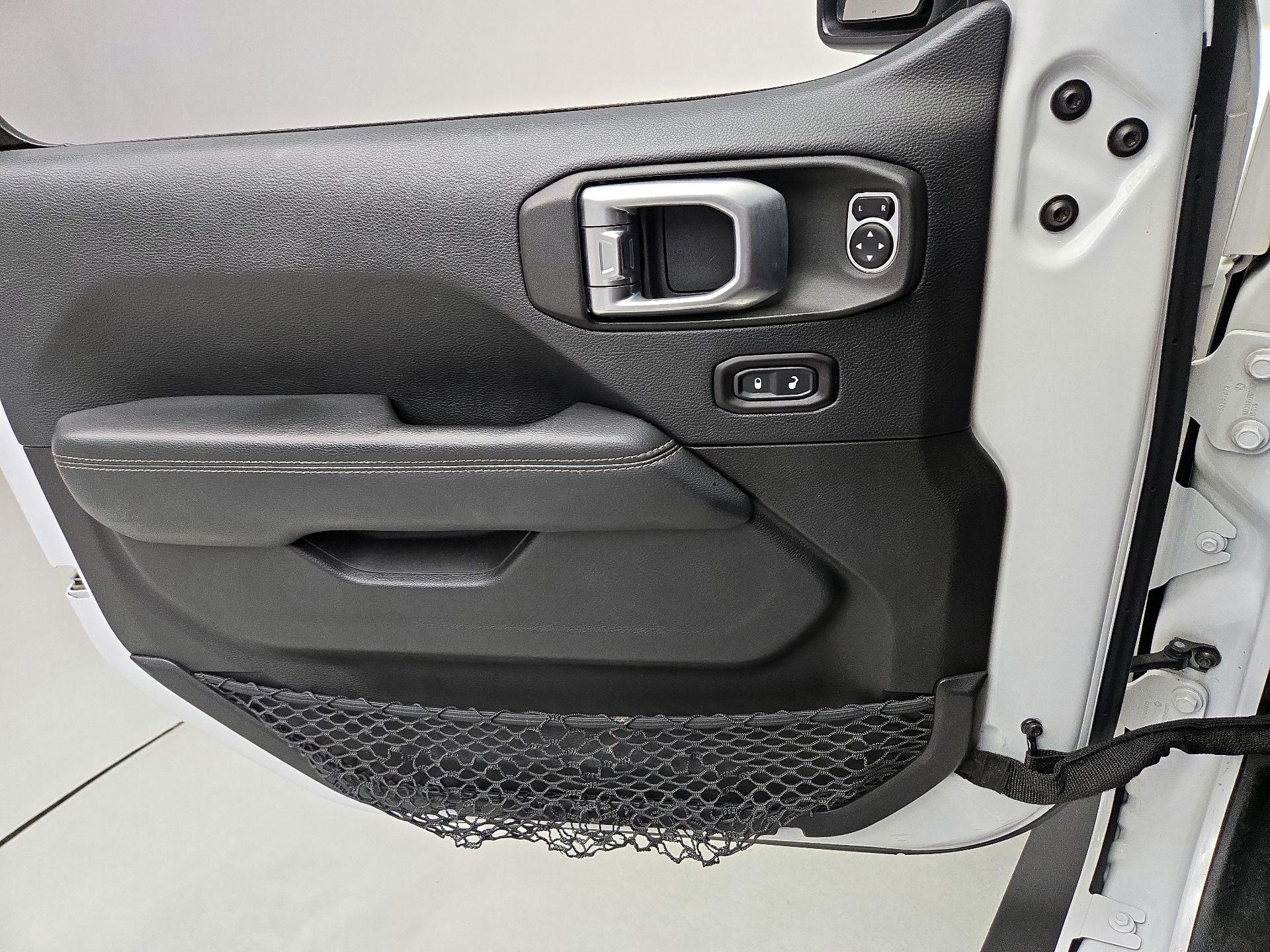 Thumbnail: 2019 Jeep Wrangler - 12