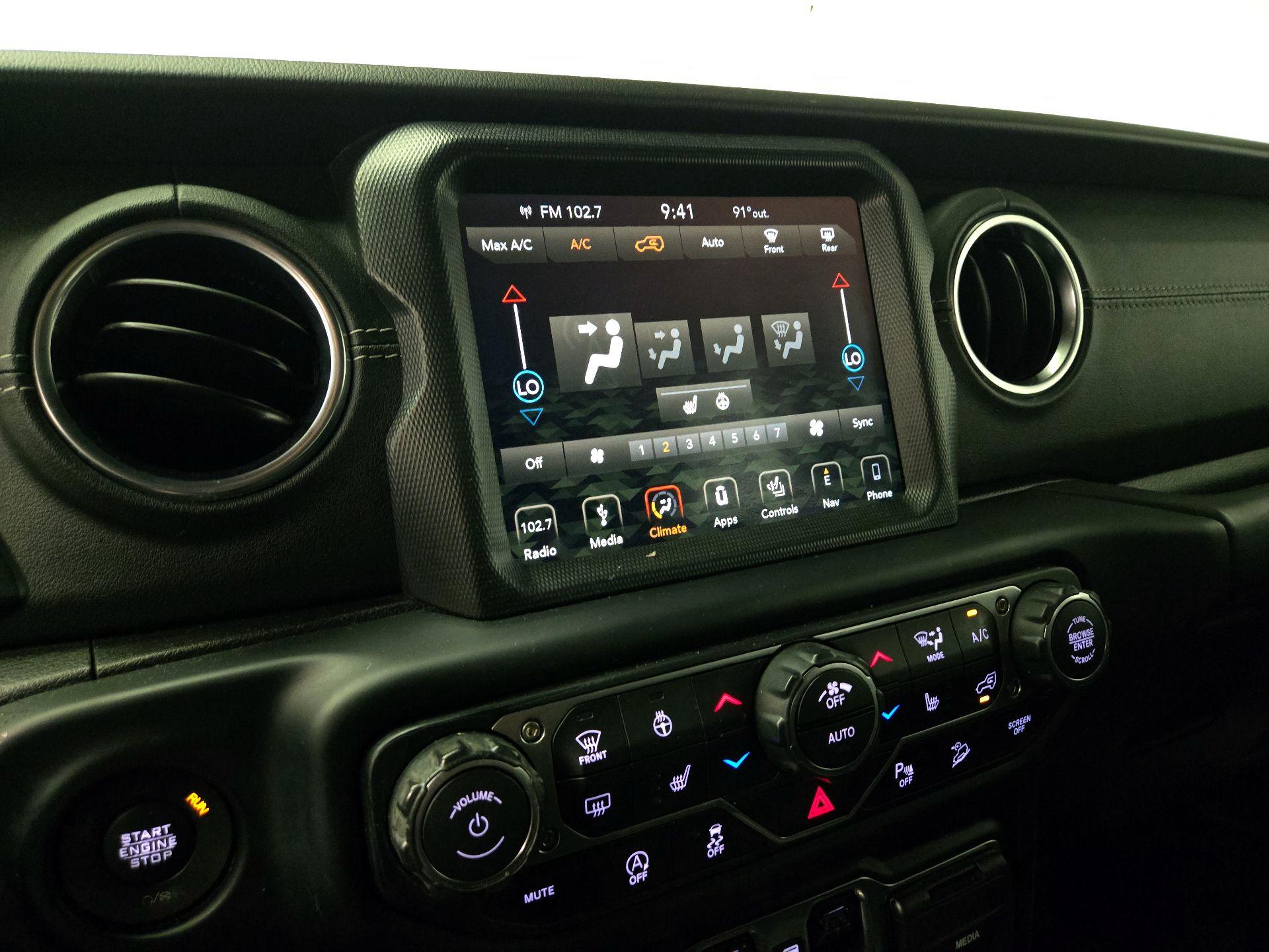 Thumbnail: 2019 Jeep Wrangler - 17