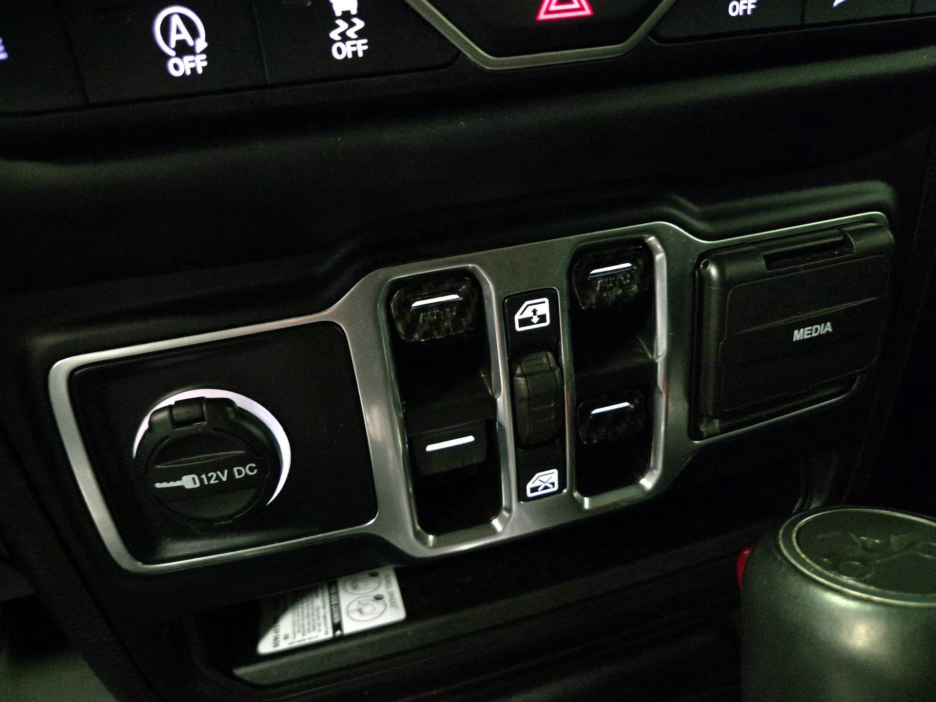 Thumbnail: 2019 Jeep Wrangler - 19