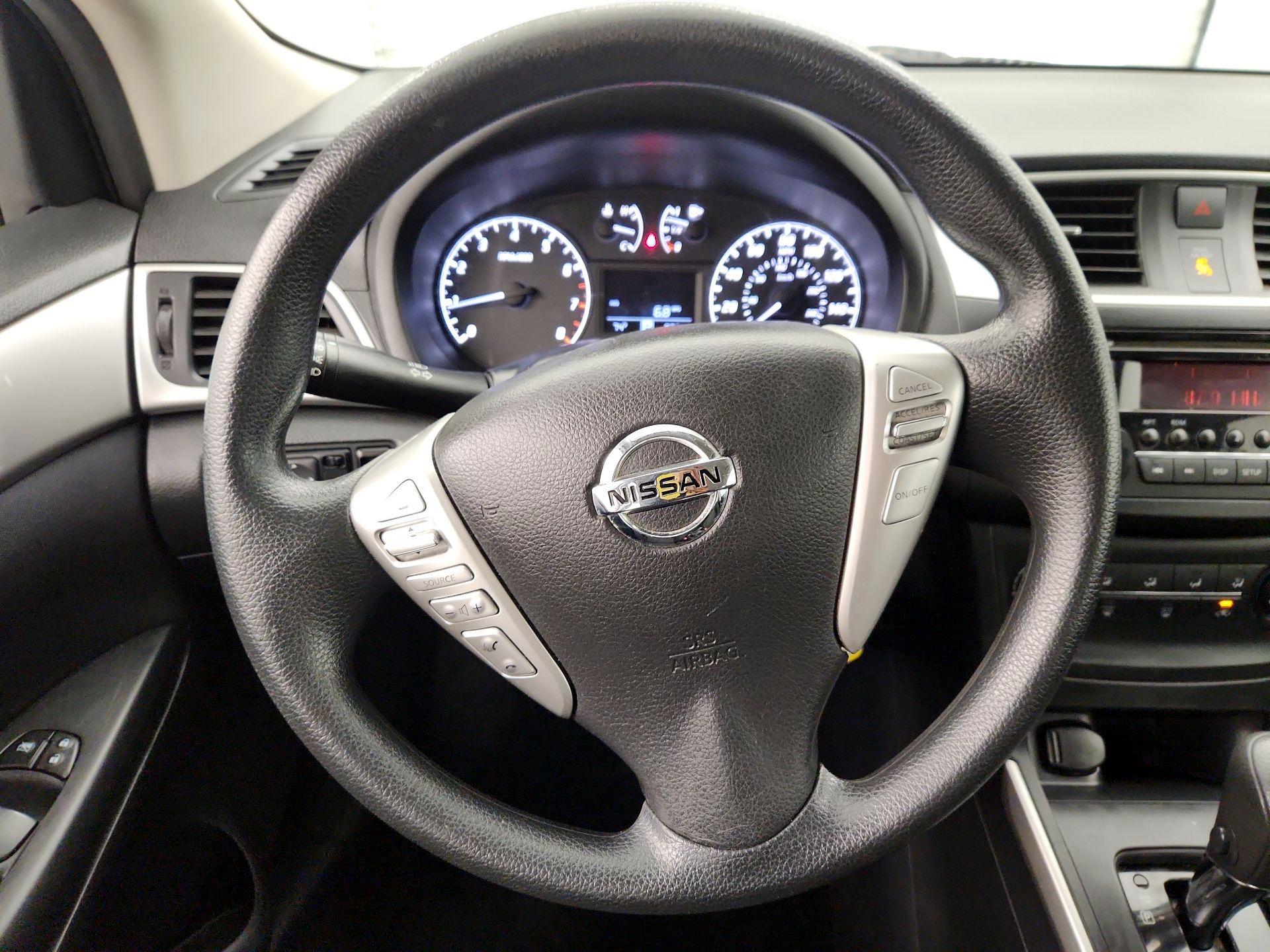Thumbnail: 2016 Nissan Sentra - 10