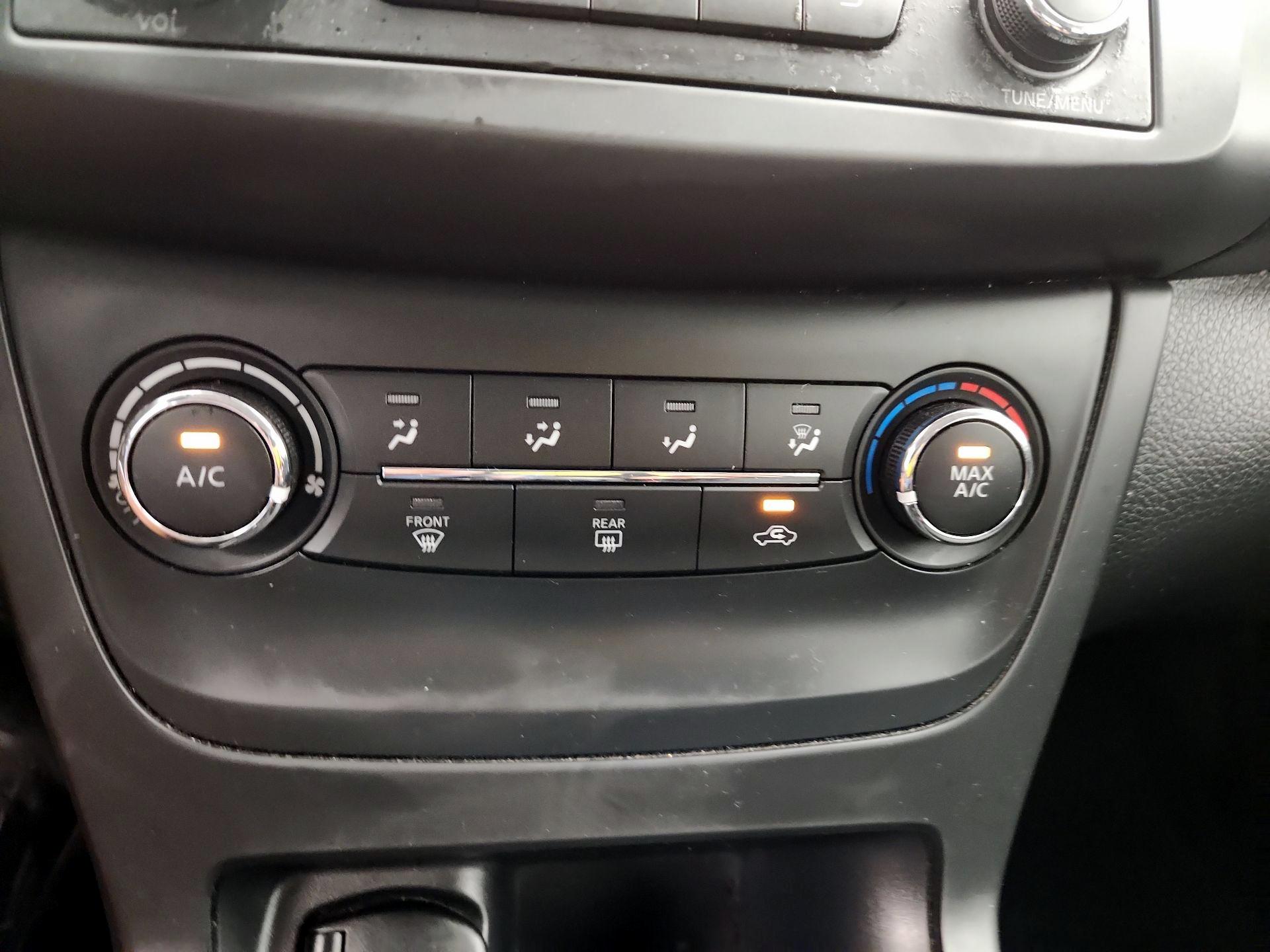 Thumbnail: 2016 Nissan Sentra - 15