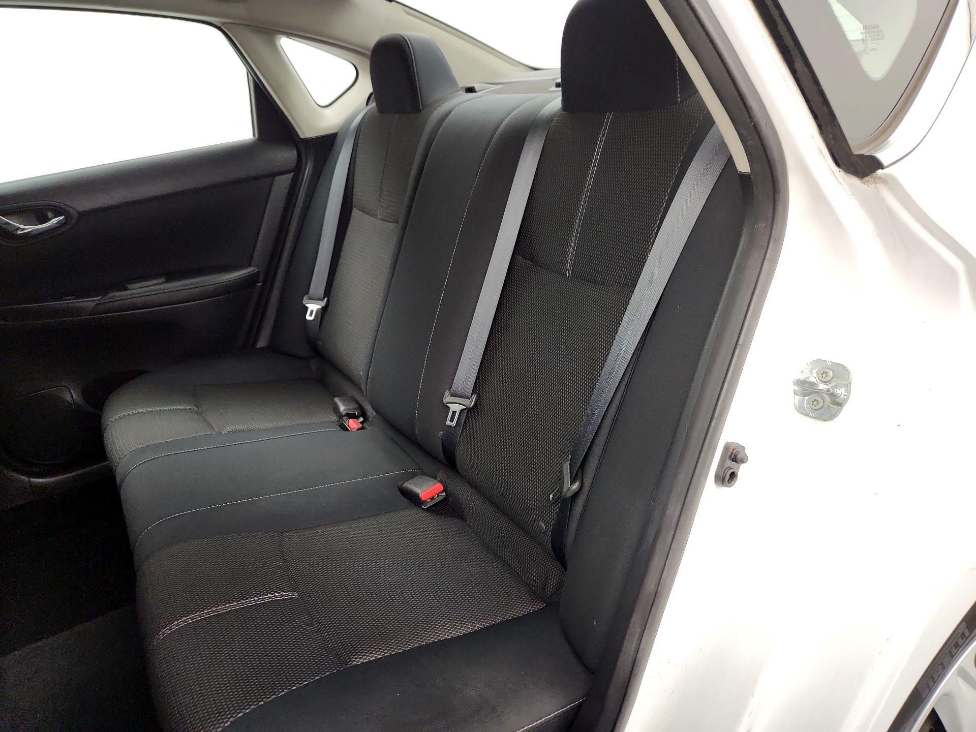 Thumbnail: 2016 Nissan Sentra - 18