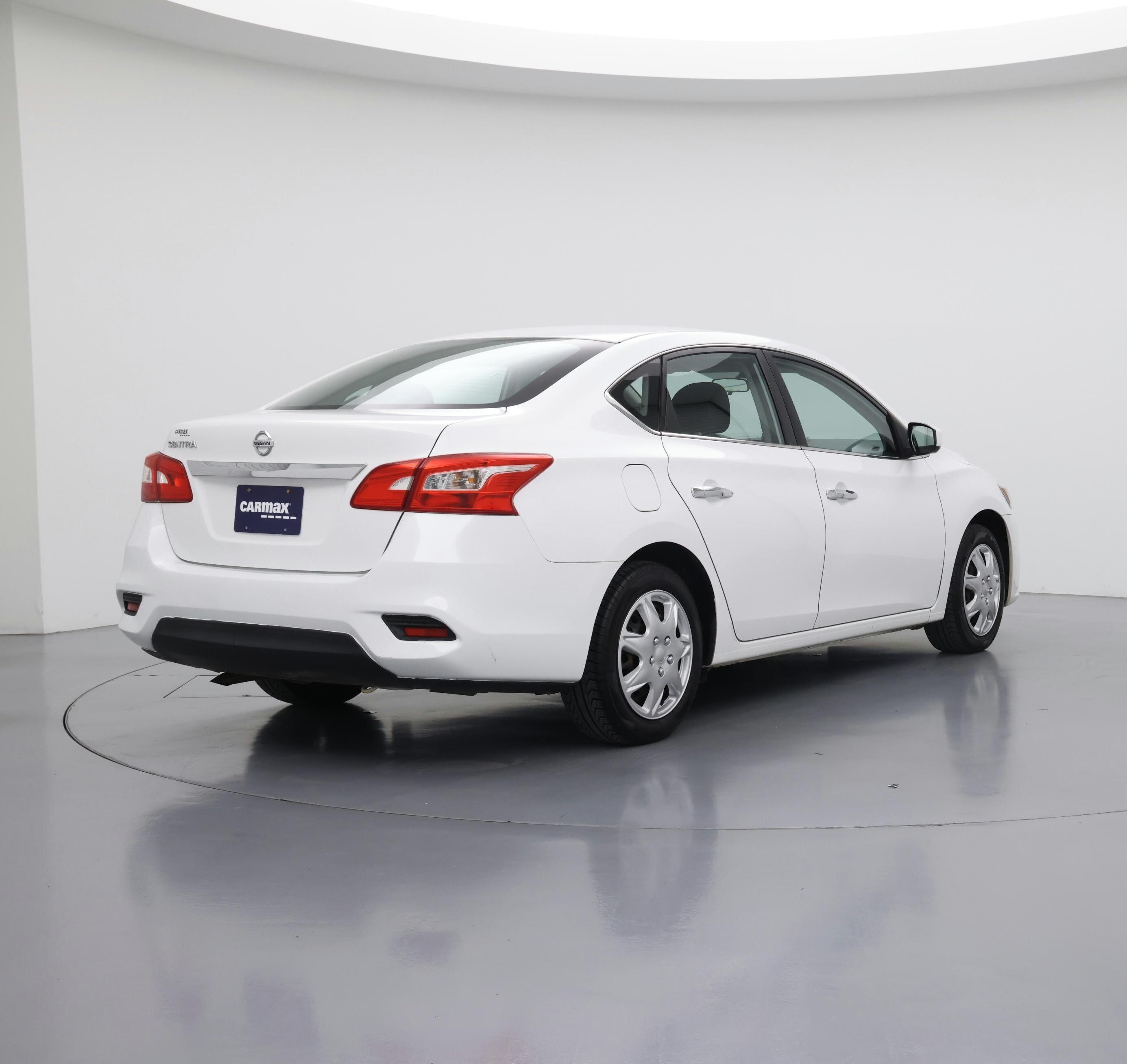 Thumbnail: 2016 Nissan Sentra - 8