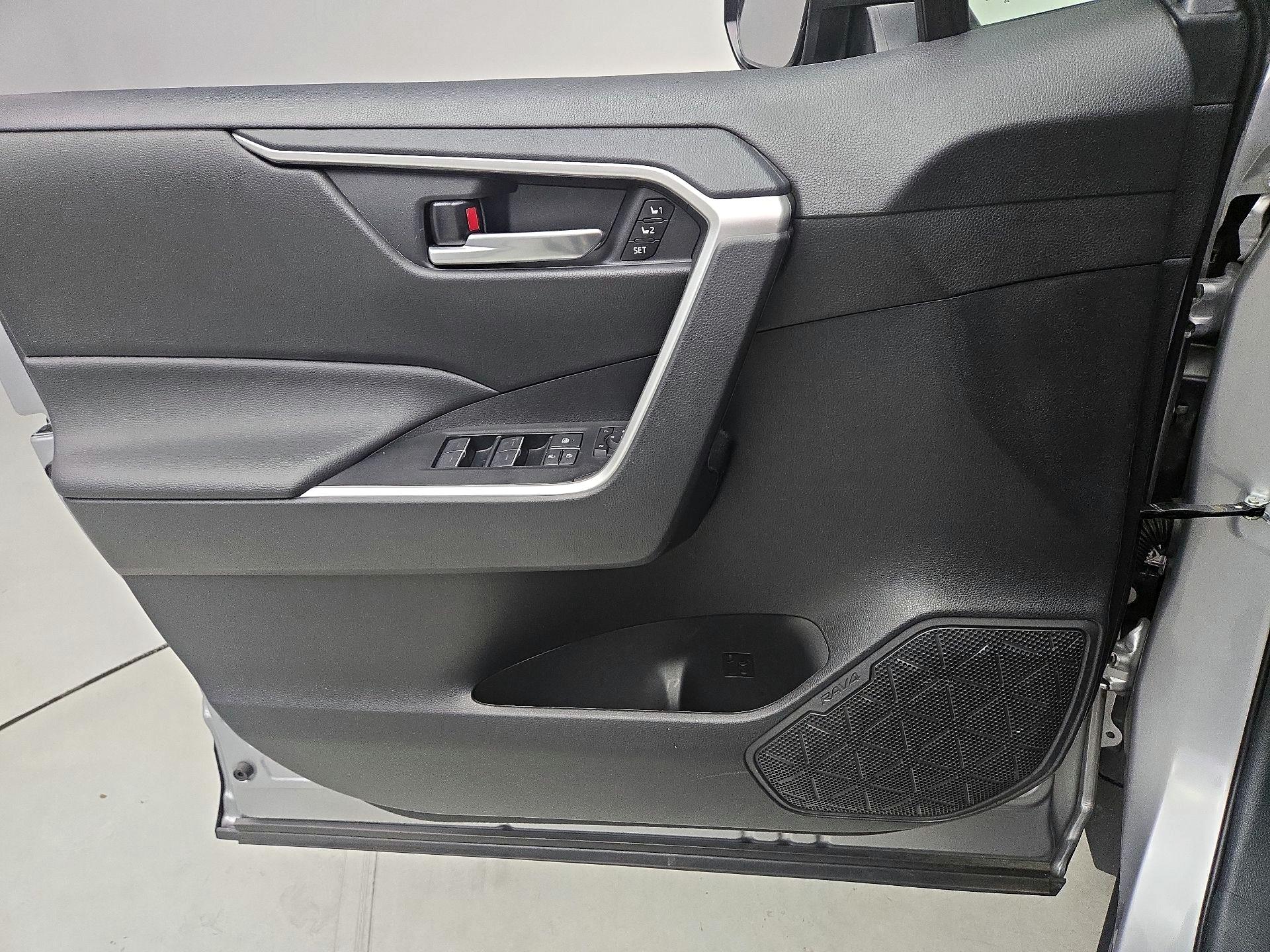 Thumbnail: 2025 Toyota RAV4 - 12