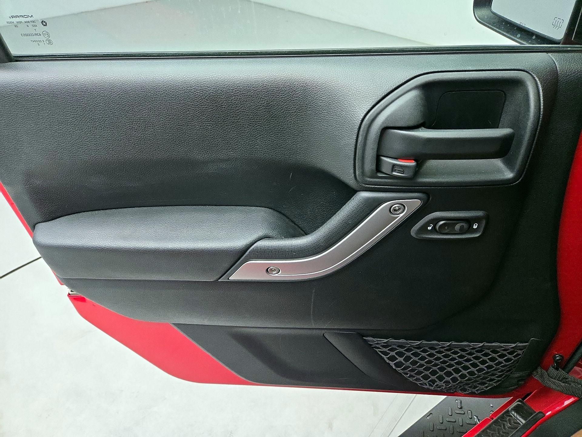 Thumbnail: 2016 Jeep Wrangler - 12