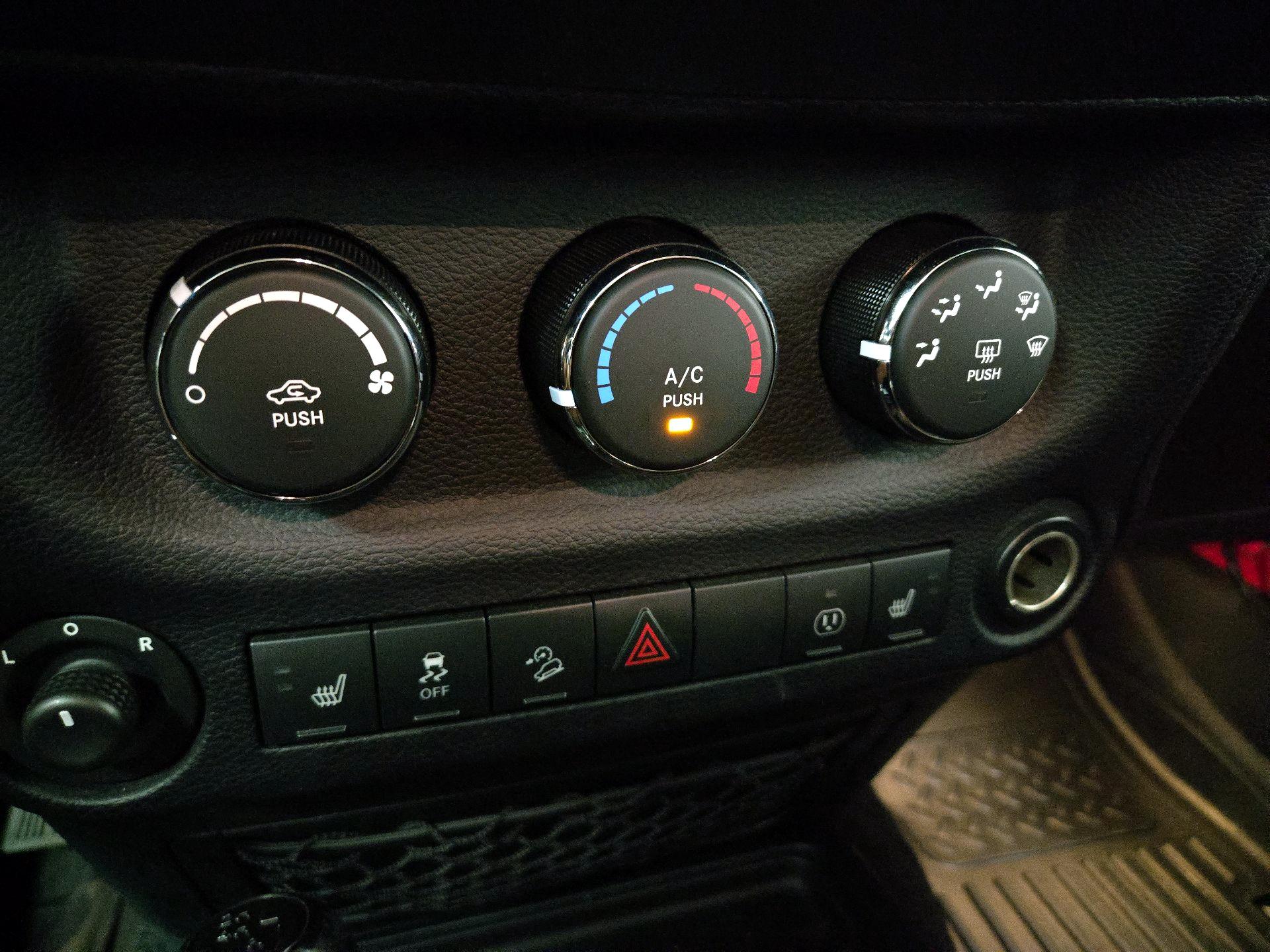 Thumbnail: 2016 Jeep Wrangler - 16