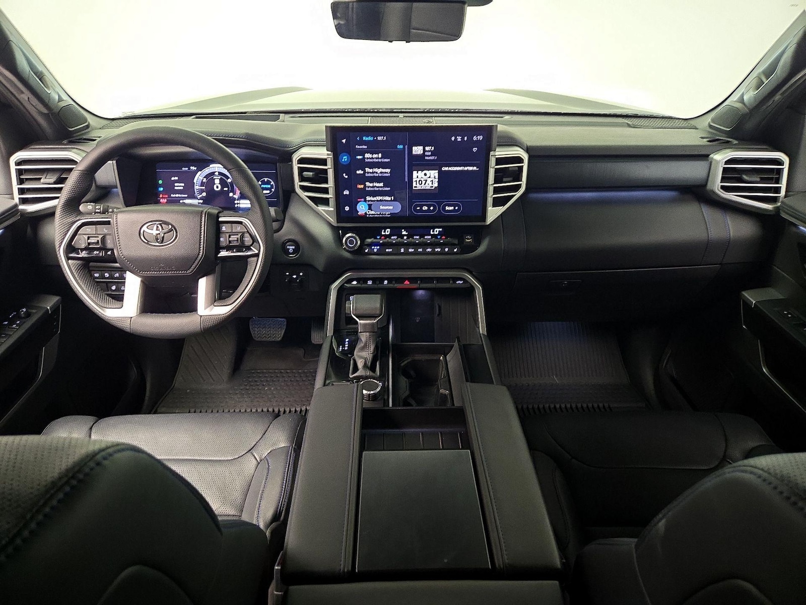 2025 Toyota Tundra Platinum - Photo 10