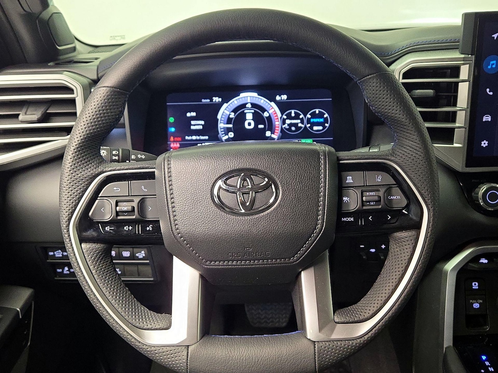 2025 Toyota Tundra Platinum - Photo 11