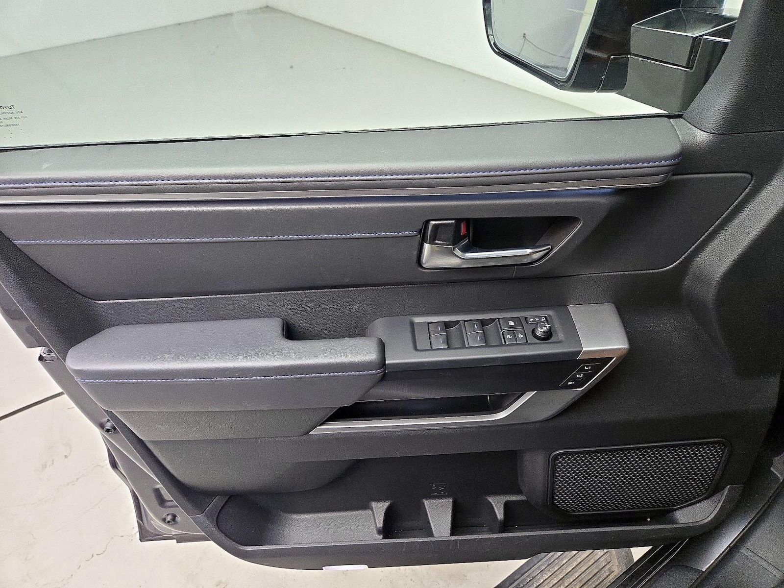 2025 Toyota Tundra Platinum - Photo 13