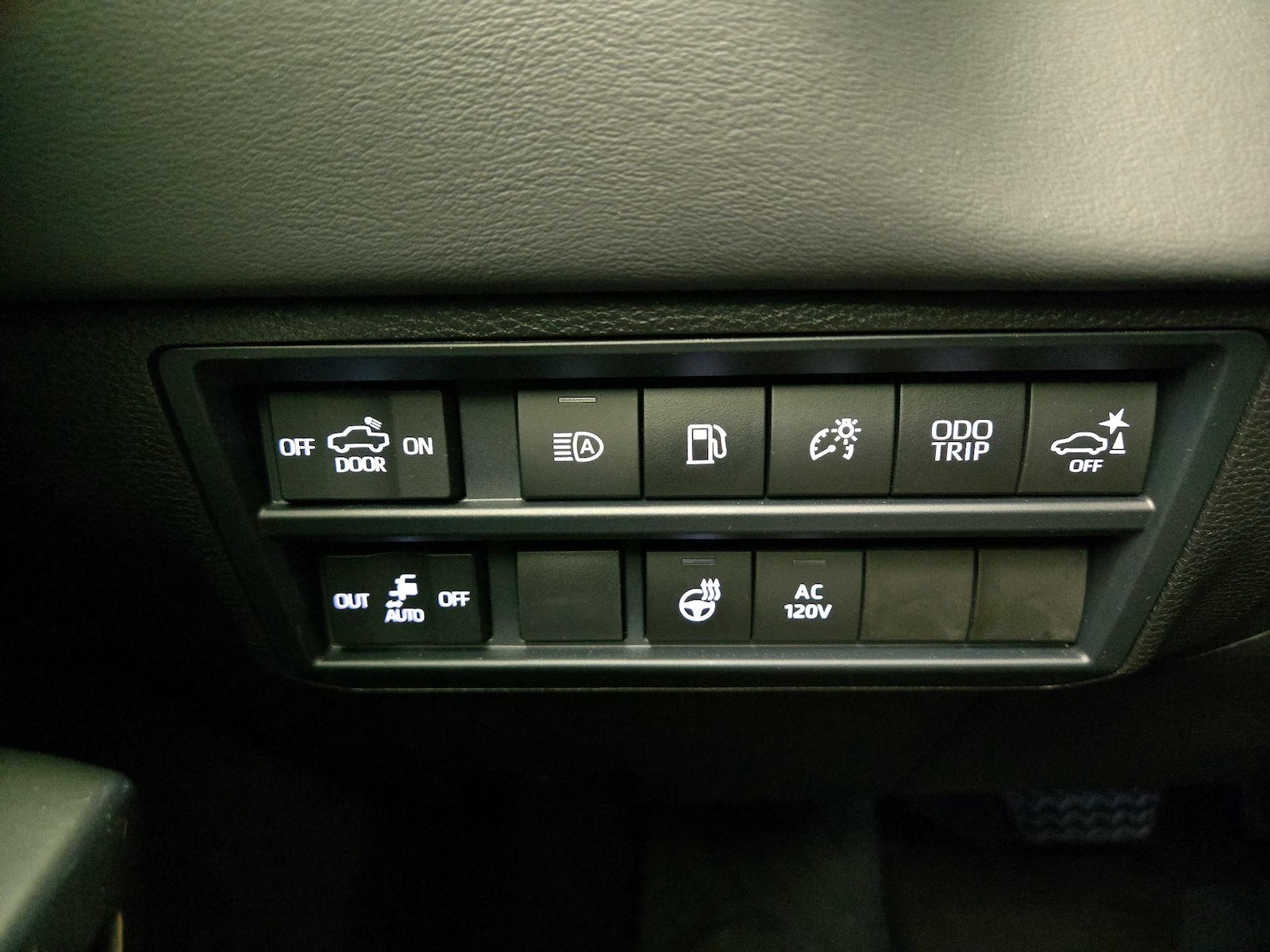 2025 Toyota Tundra Platinum - Photo 14