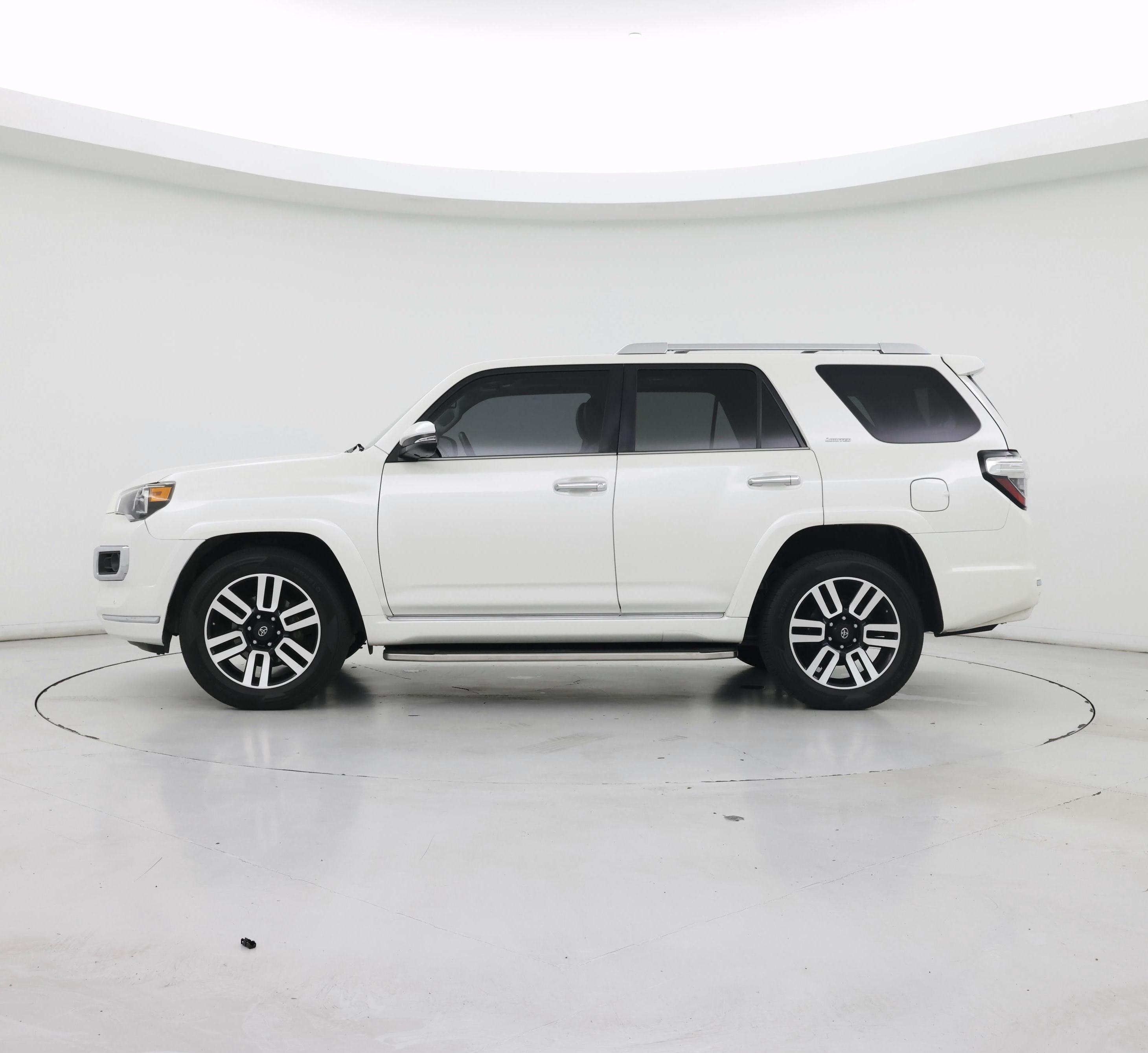 Thumbnail: 2017 Toyota 4Runner - 3