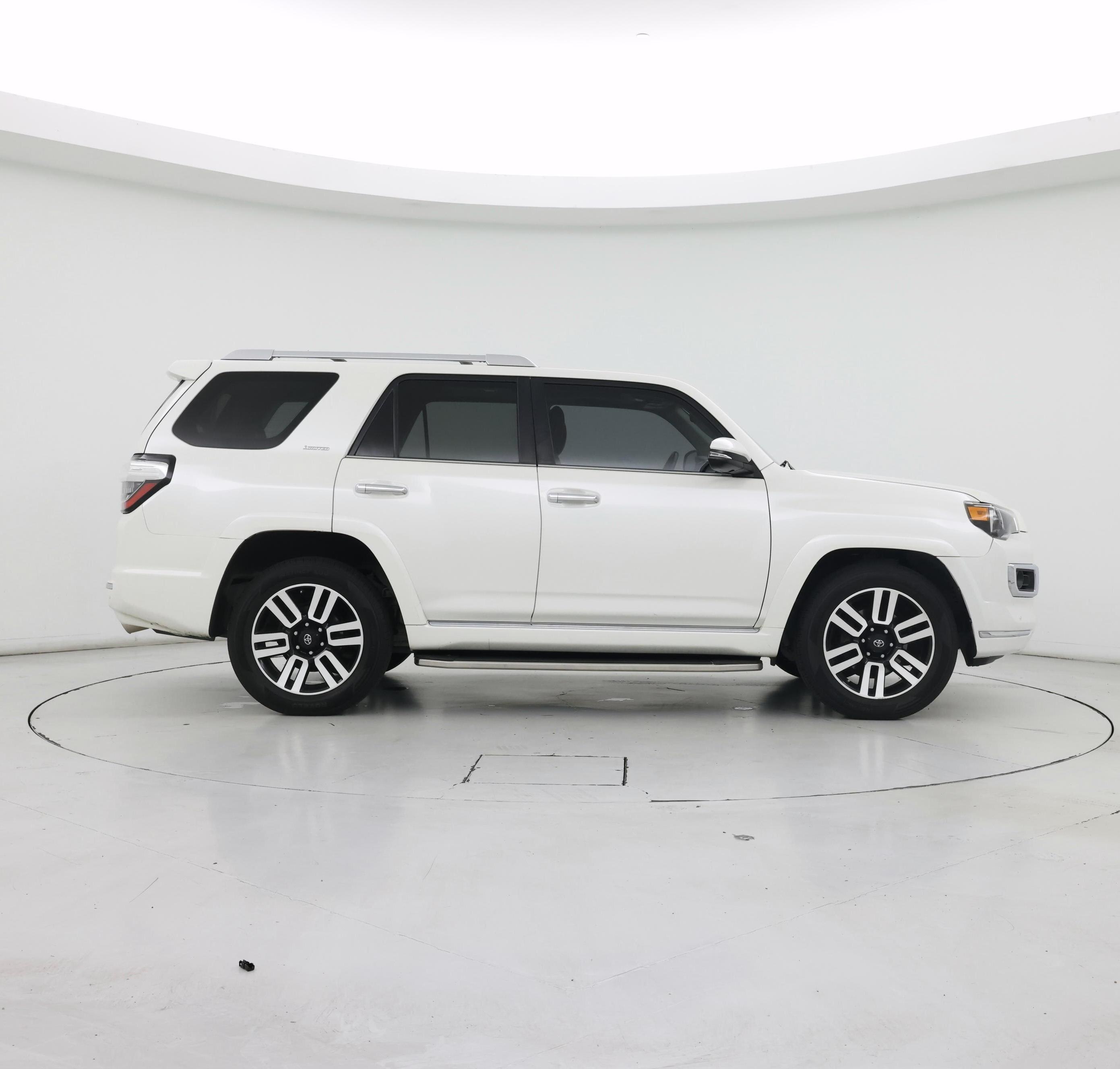 Thumbnail: 2017 Toyota 4Runner - 7