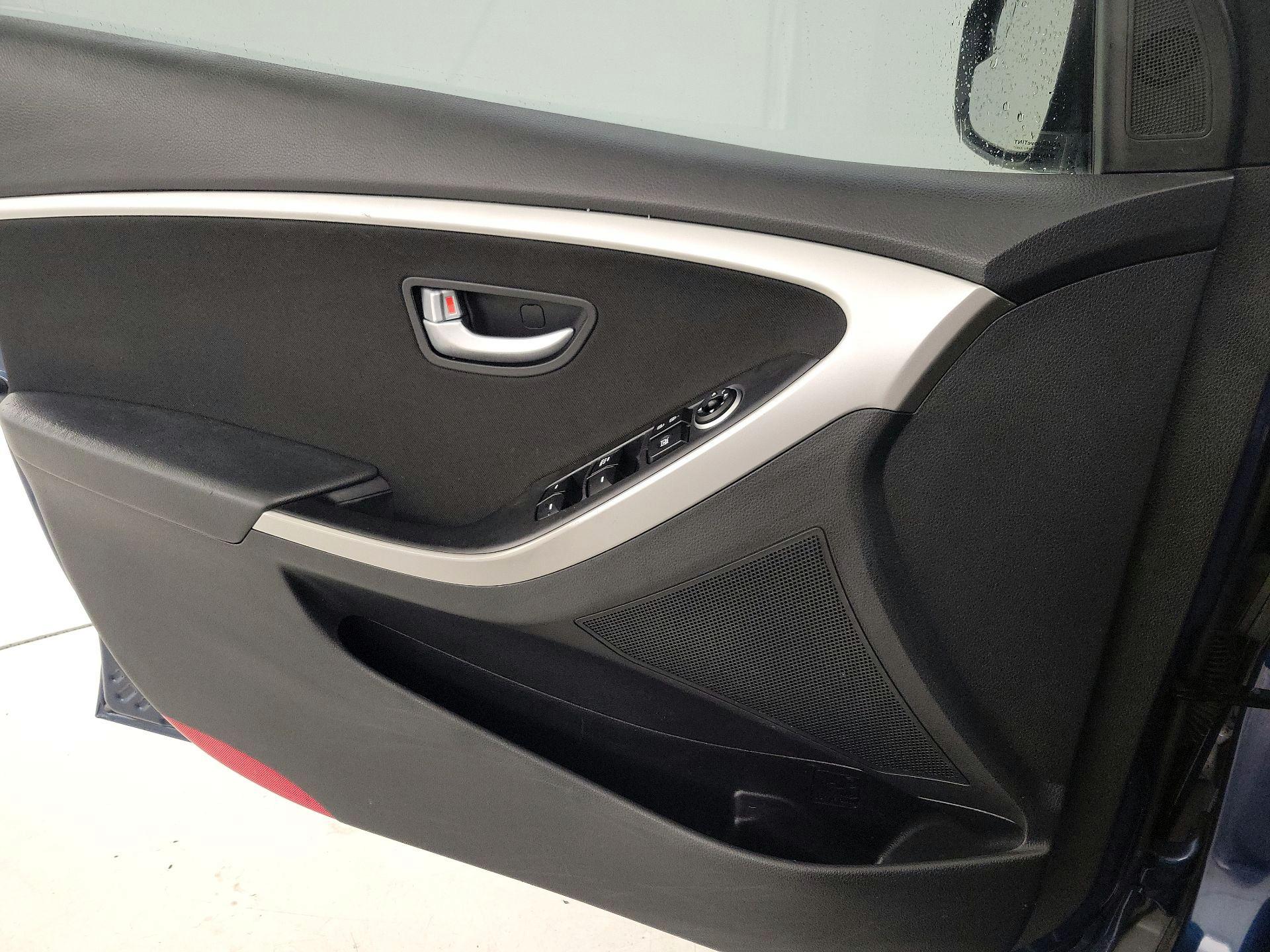 Thumbnail: 2015 Hyundai Elantra - 12