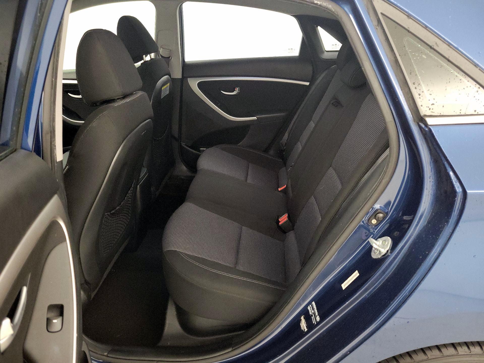 Thumbnail: 2015 Hyundai Elantra - 18