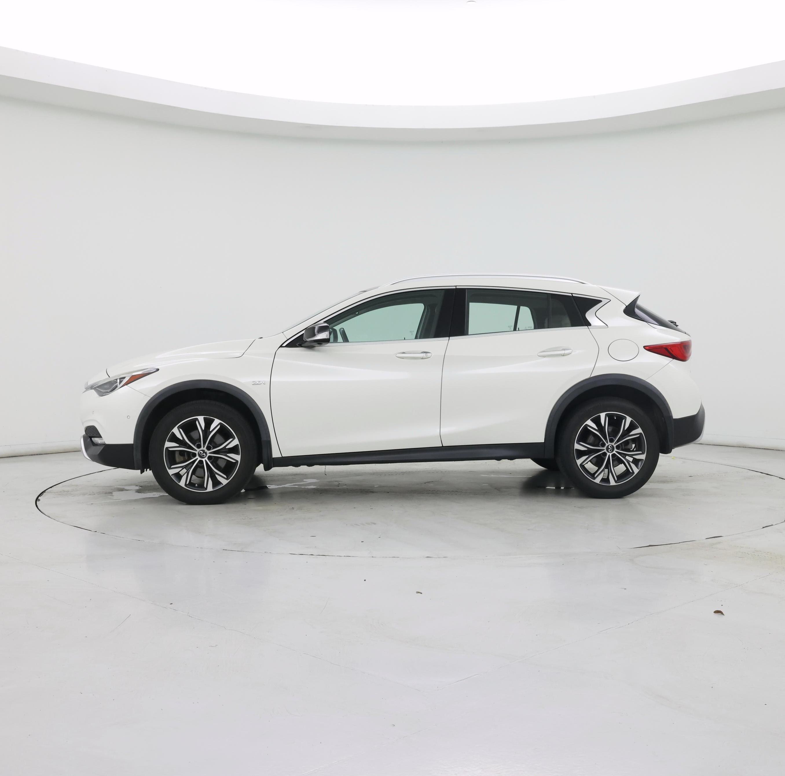 Thumbnail: 2018 INFINITI QX30 - 3