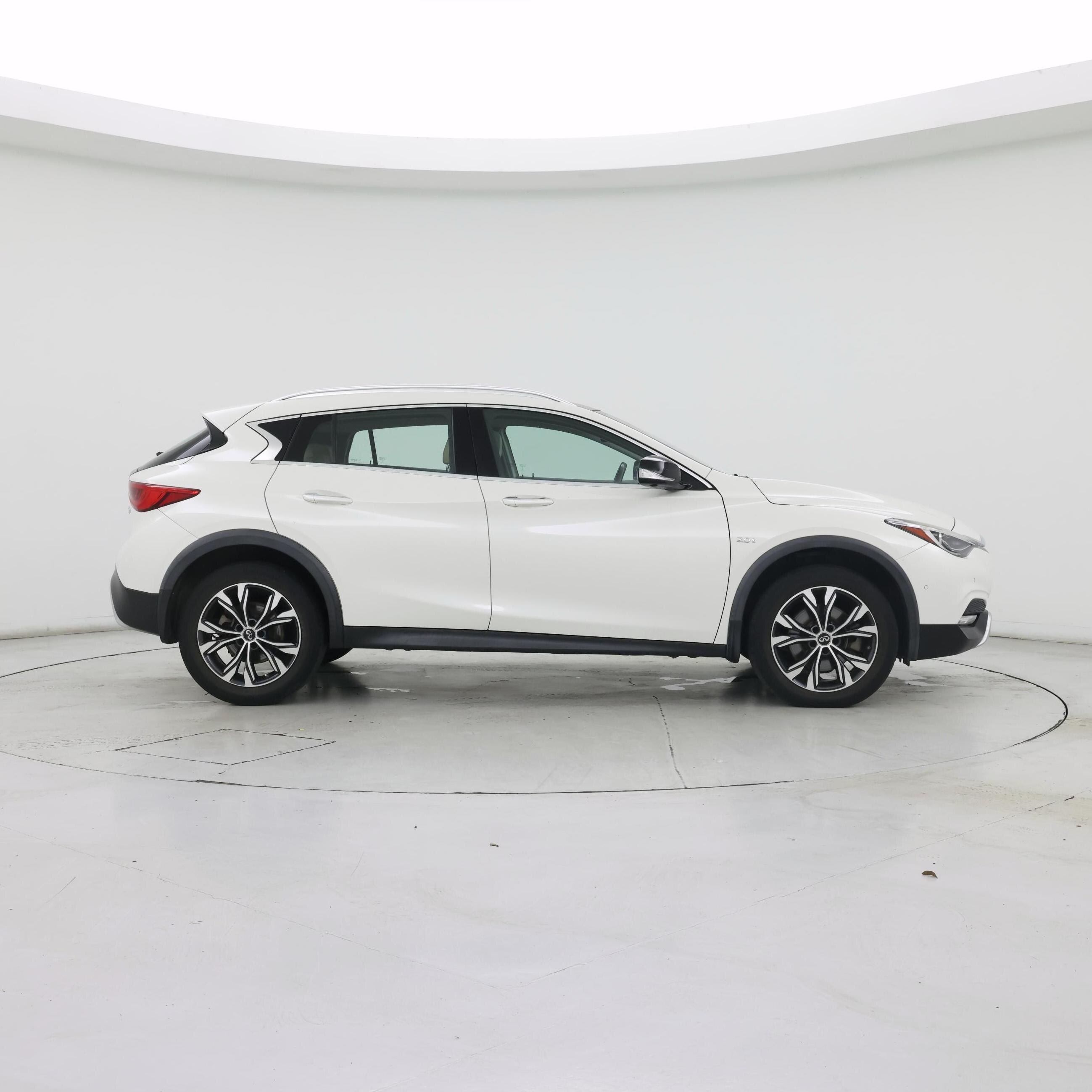 Thumbnail: 2018 INFINITI QX30 - 7