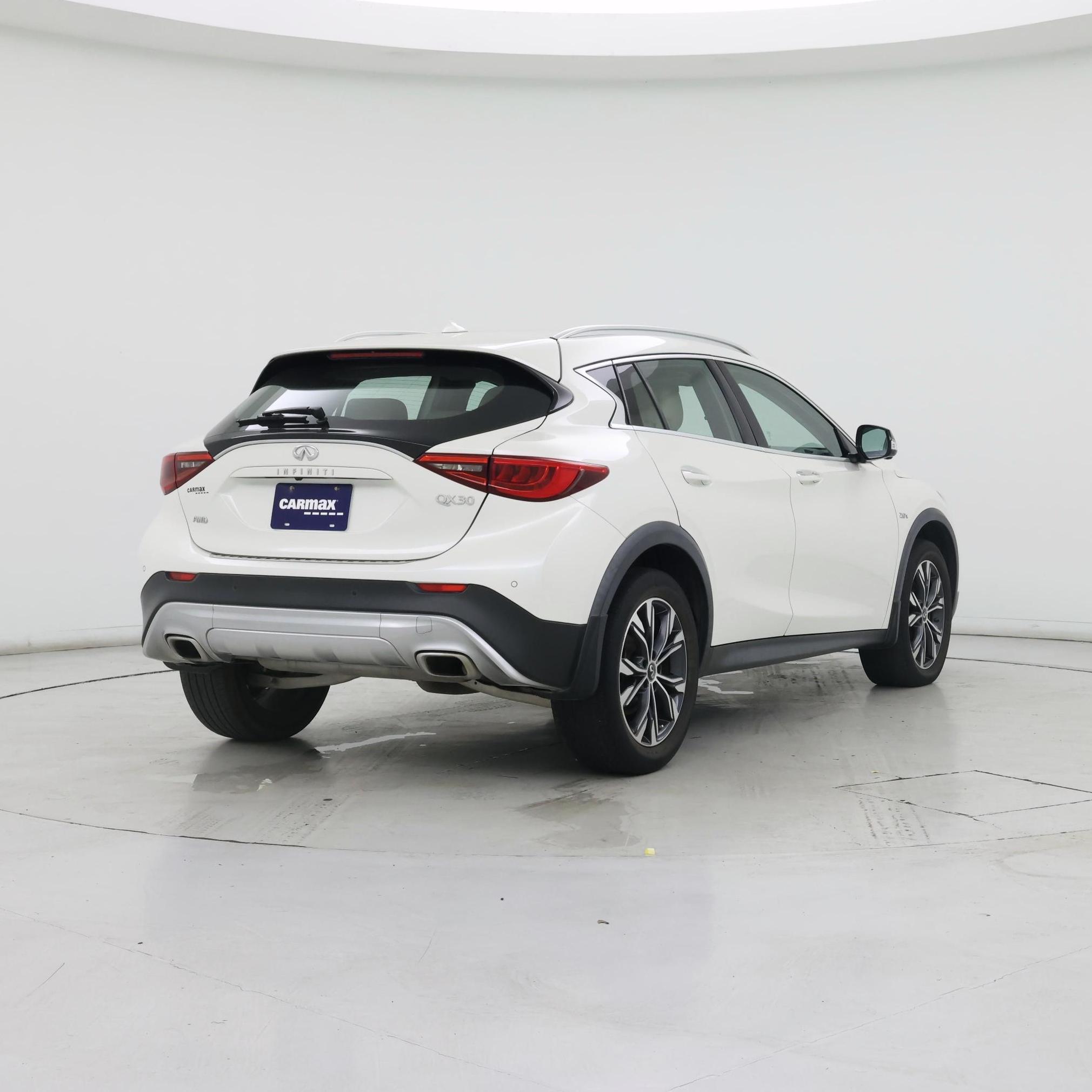 Thumbnail: 2018 INFINITI QX30 - 8