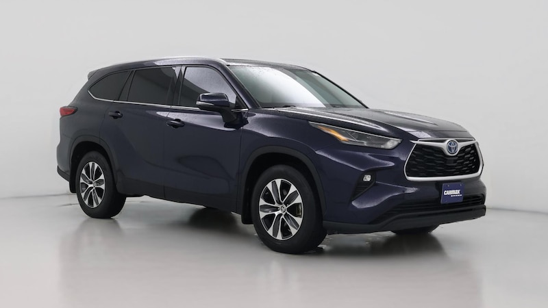 2022 Toyota Highlander XLE Hero Image