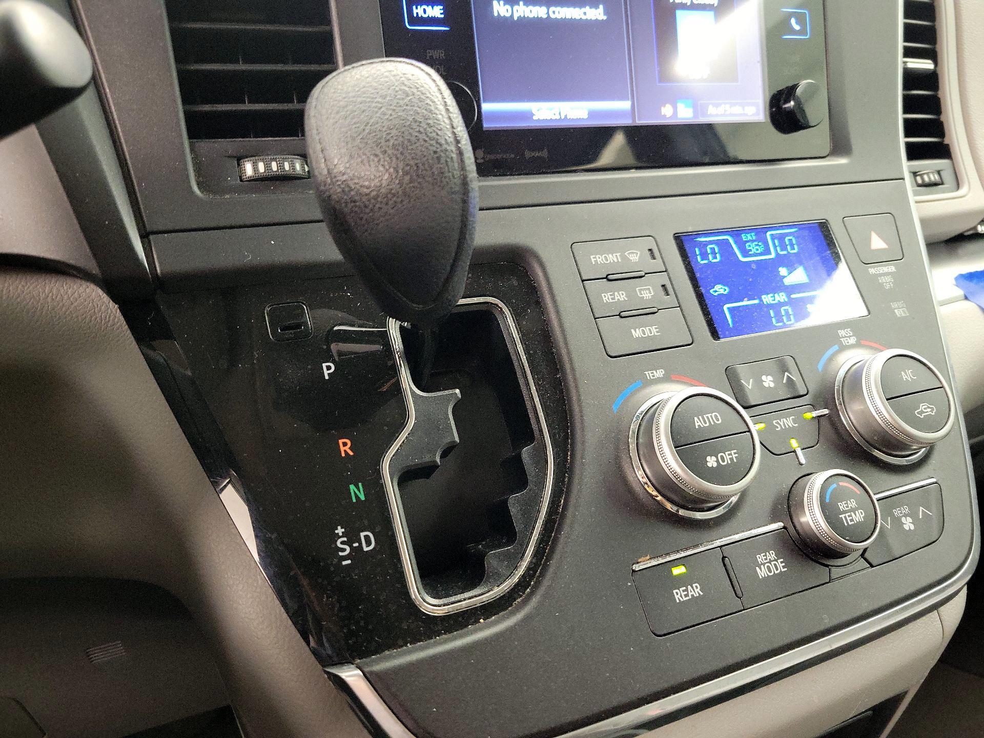 Thumbnail: 2016 Toyota Sienna - 17