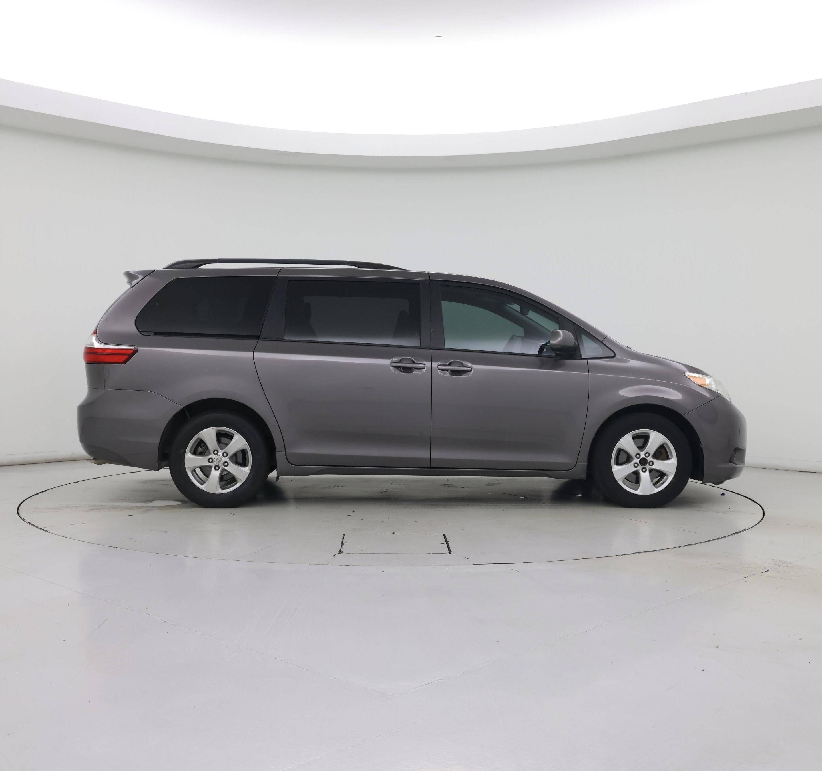 Thumbnail: 2016 Toyota Sienna - 7
