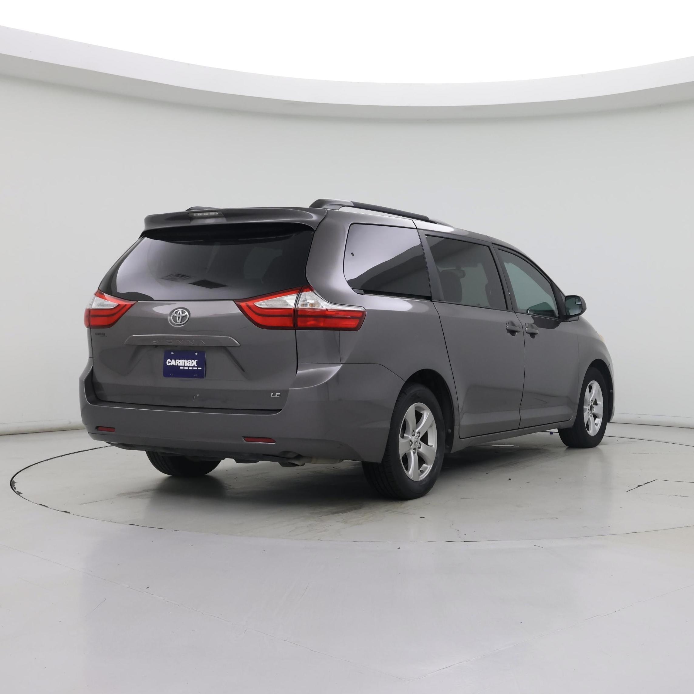Thumbnail: 2016 Toyota Sienna - 8