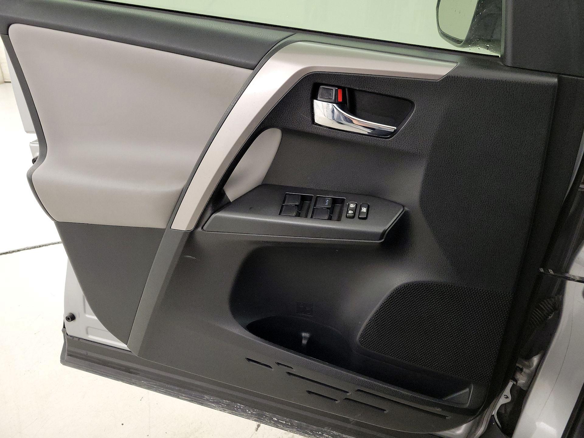 Thumbnail: 2017 Toyota RAV4 - 12