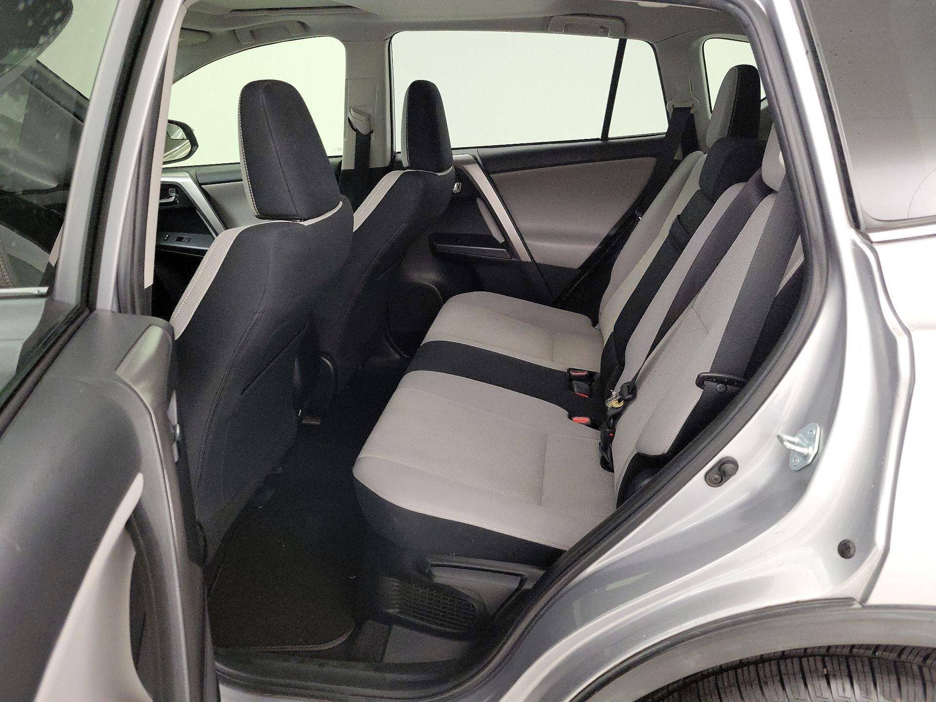 Thumbnail: 2017 Toyota RAV4 - 20
