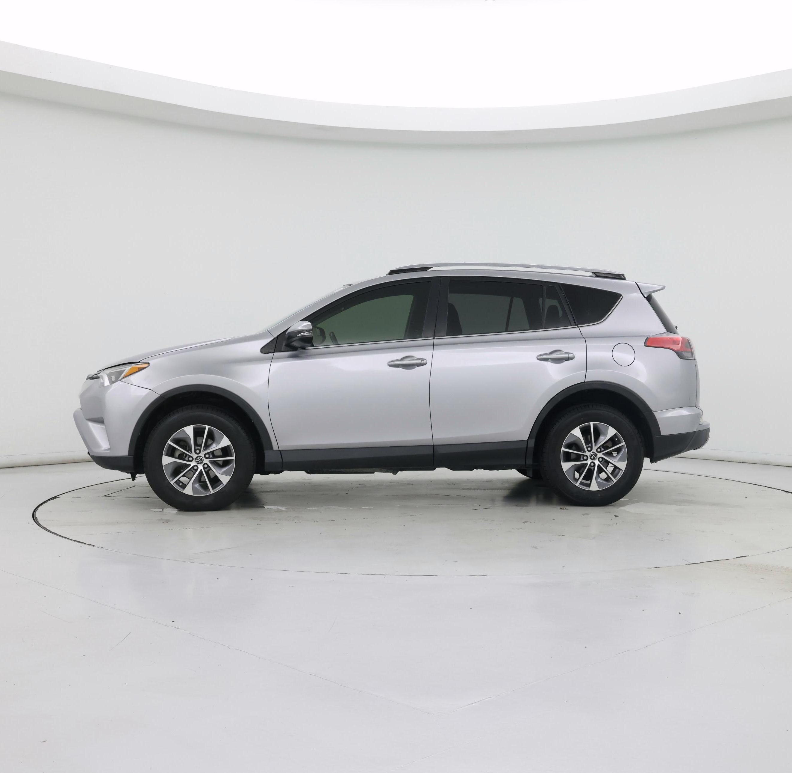 Thumbnail: 2017 Toyota RAV4 - 3