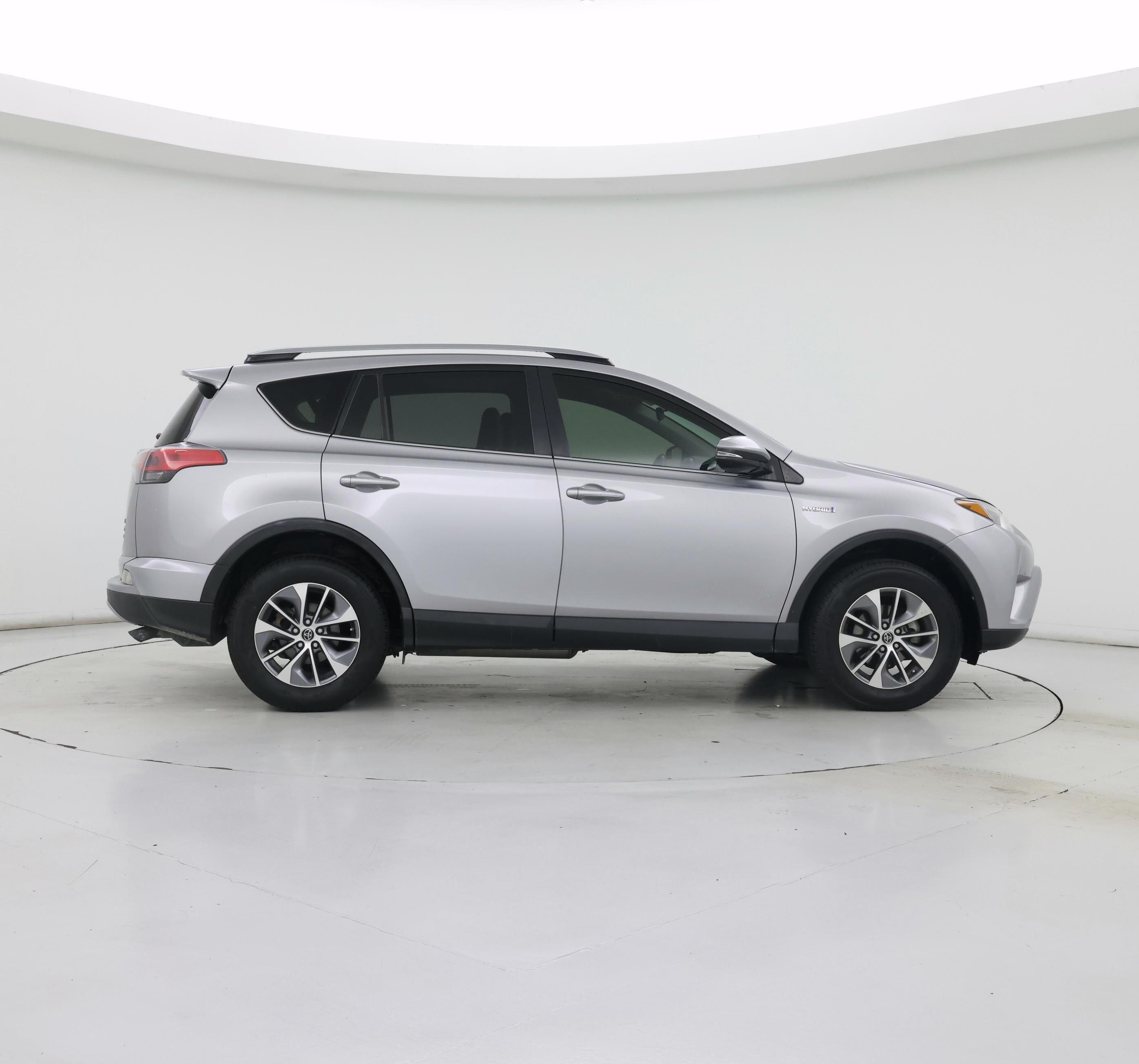 Thumbnail: 2017 Toyota RAV4 - 7