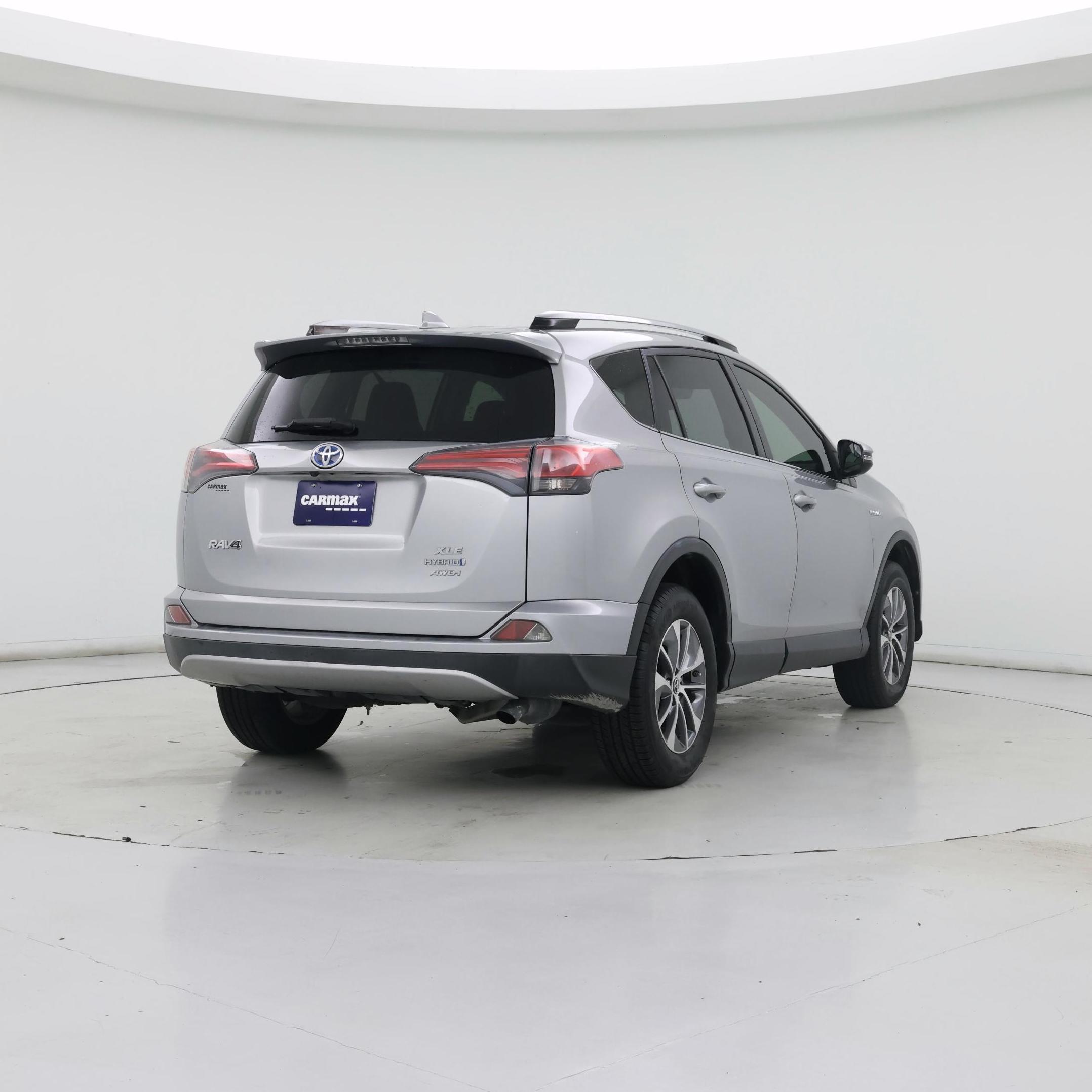 Thumbnail: 2017 Toyota RAV4 - 8