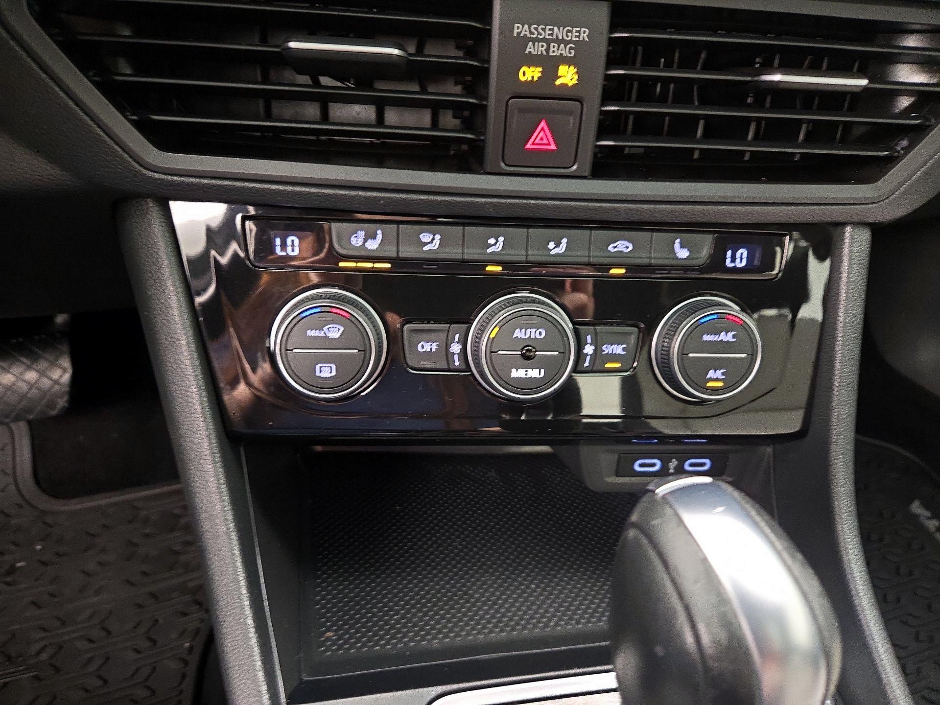 Thumbnail: 2020 Volkswagen Jetta - 16