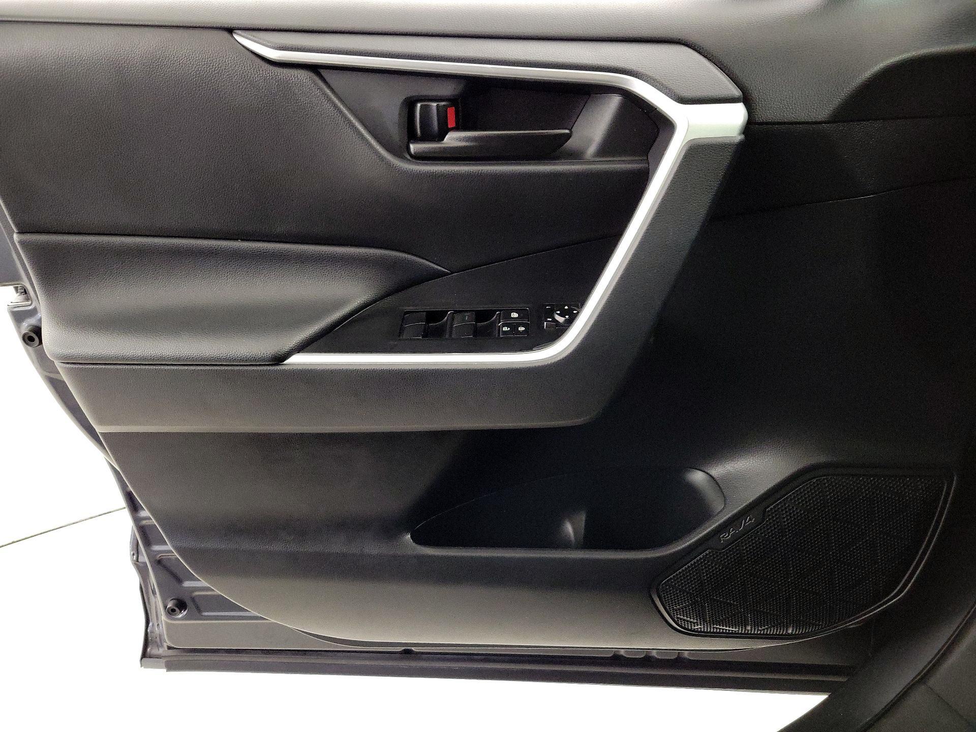 Thumbnail: 2021 Toyota RAV4 - 12