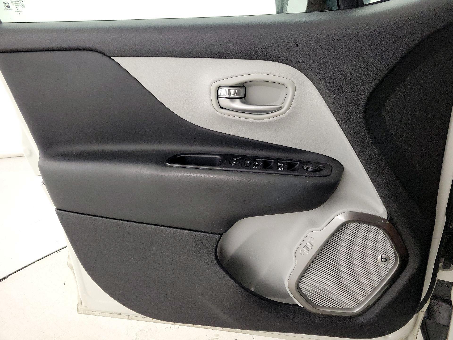 Thumbnail: 2019 Jeep Renegade - 12