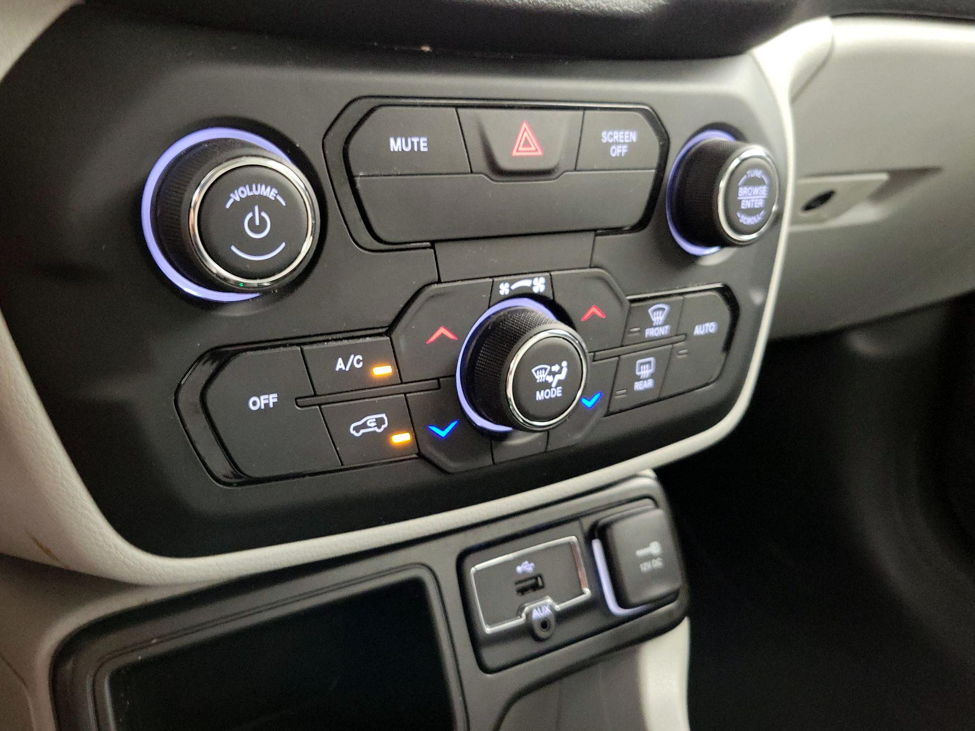 Thumbnail: 2019 Jeep Renegade - 16