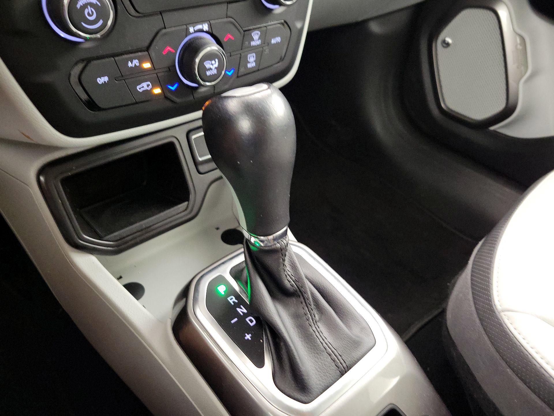 Thumbnail: 2019 Jeep Renegade - 17