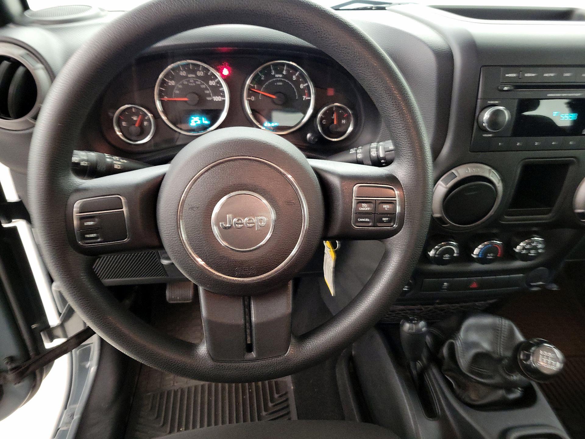 Thumbnail: 2015 Jeep Wrangler - 10