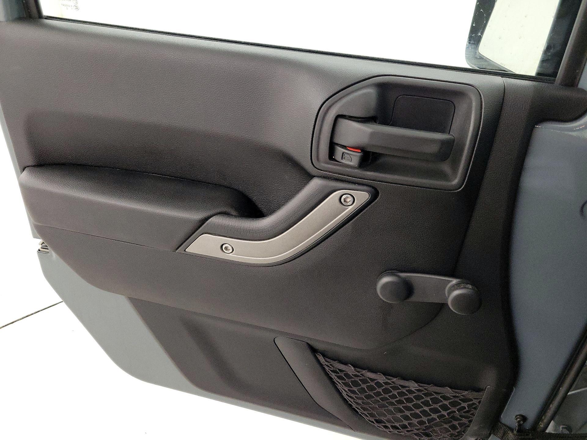 Thumbnail: 2015 Jeep Wrangler - 12