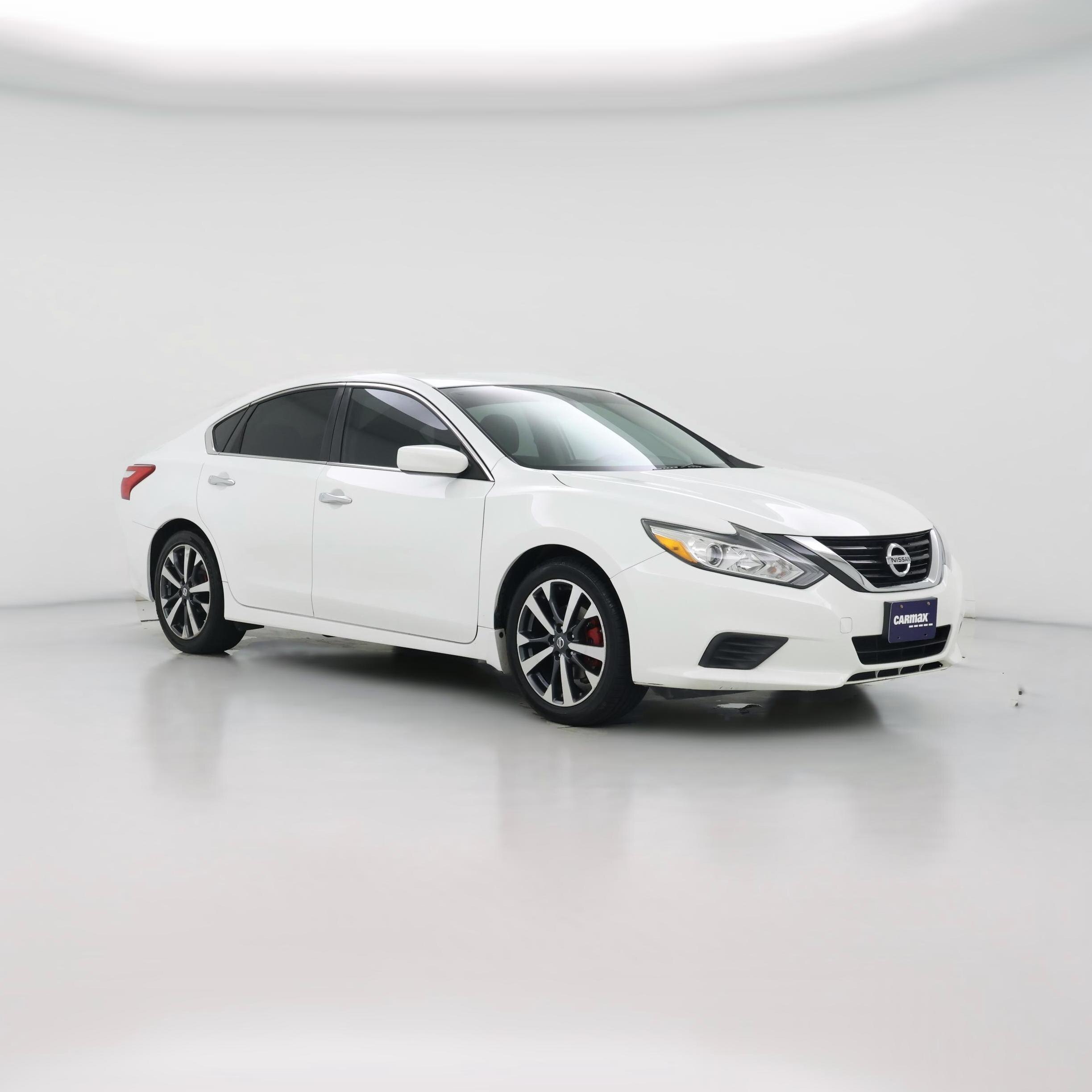 Thumbnail: 2017 Nissan Altima - 1