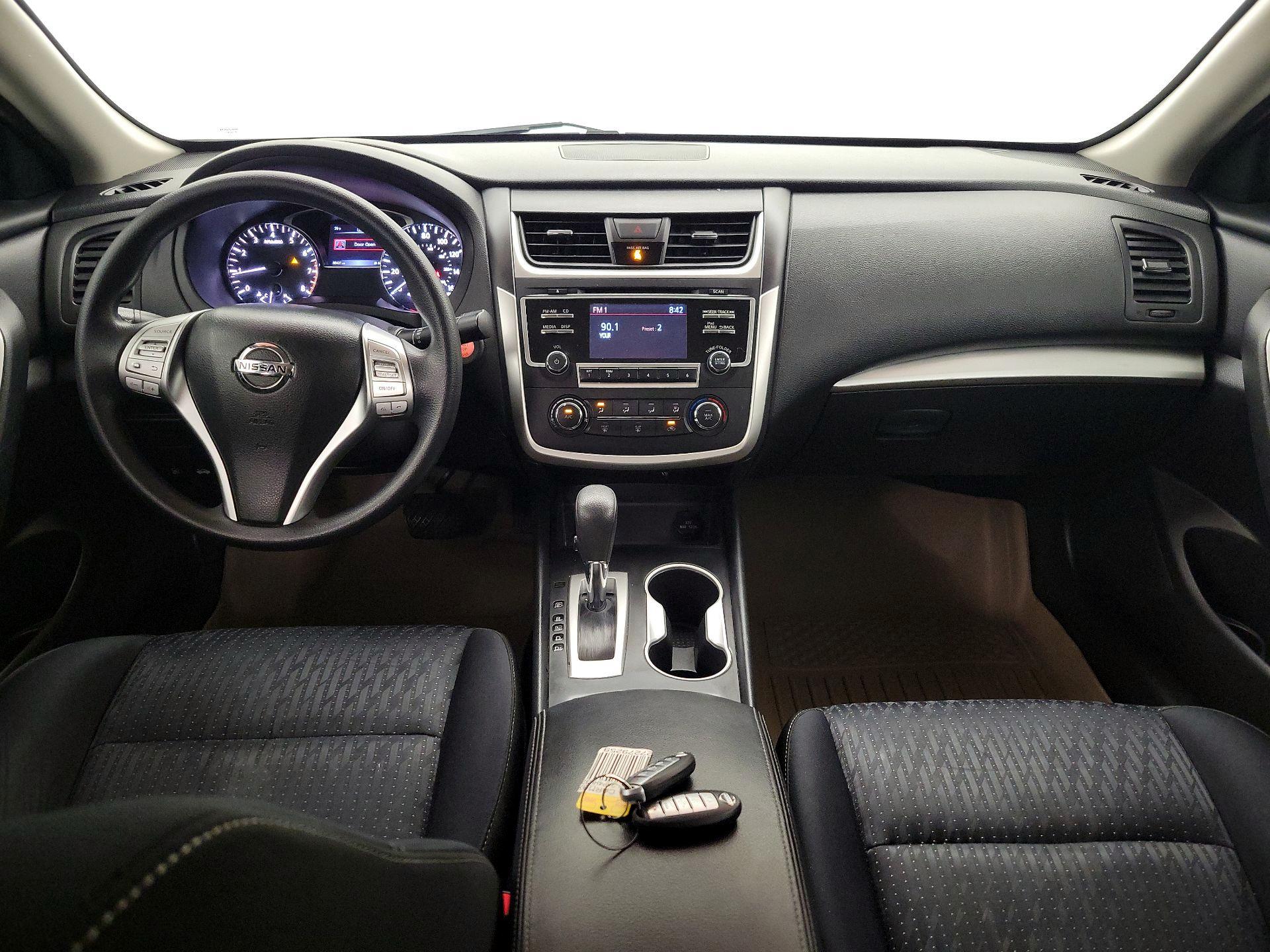 Thumbnail: 2017 Nissan Altima - 9