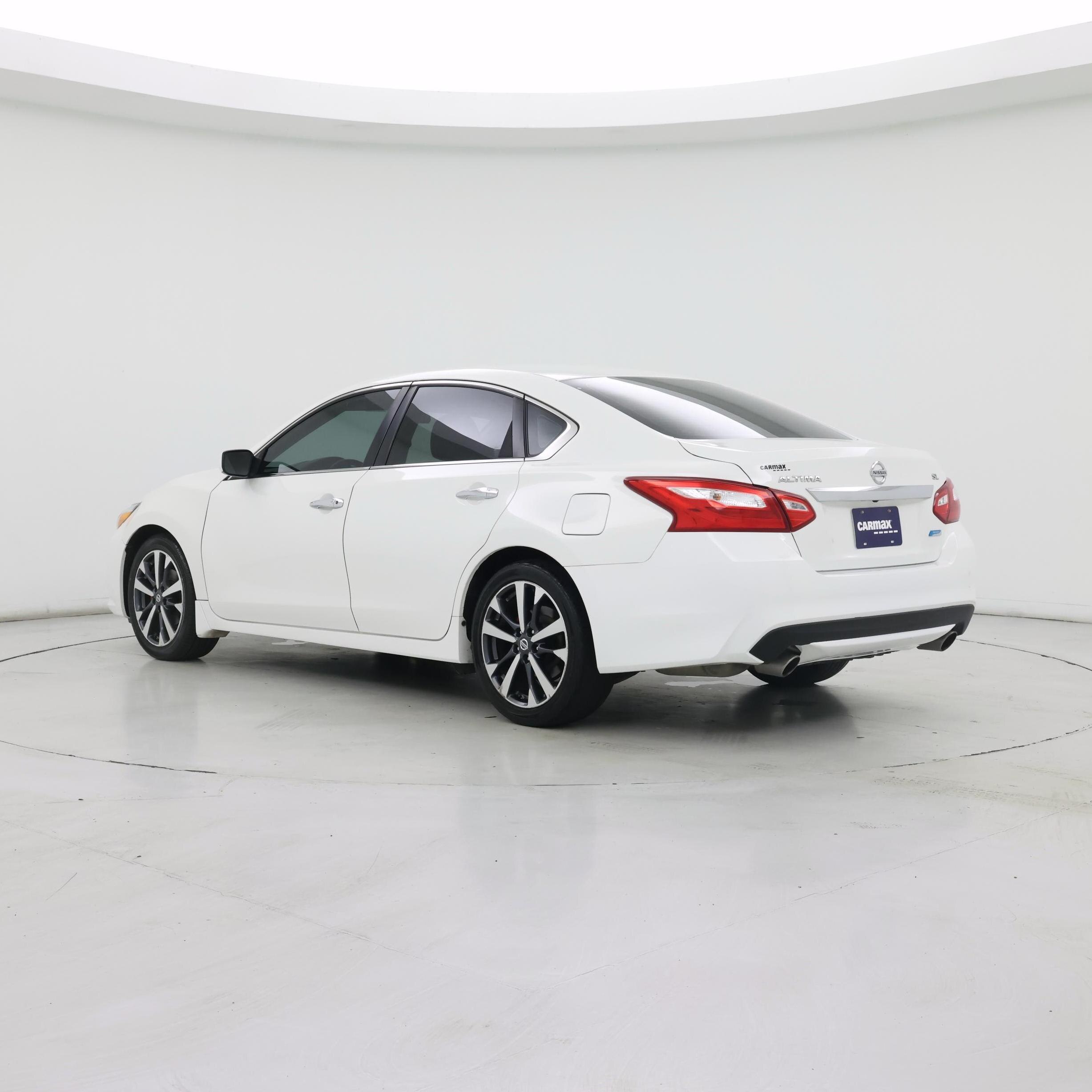 Thumbnail: 2017 Nissan Altima - 2
