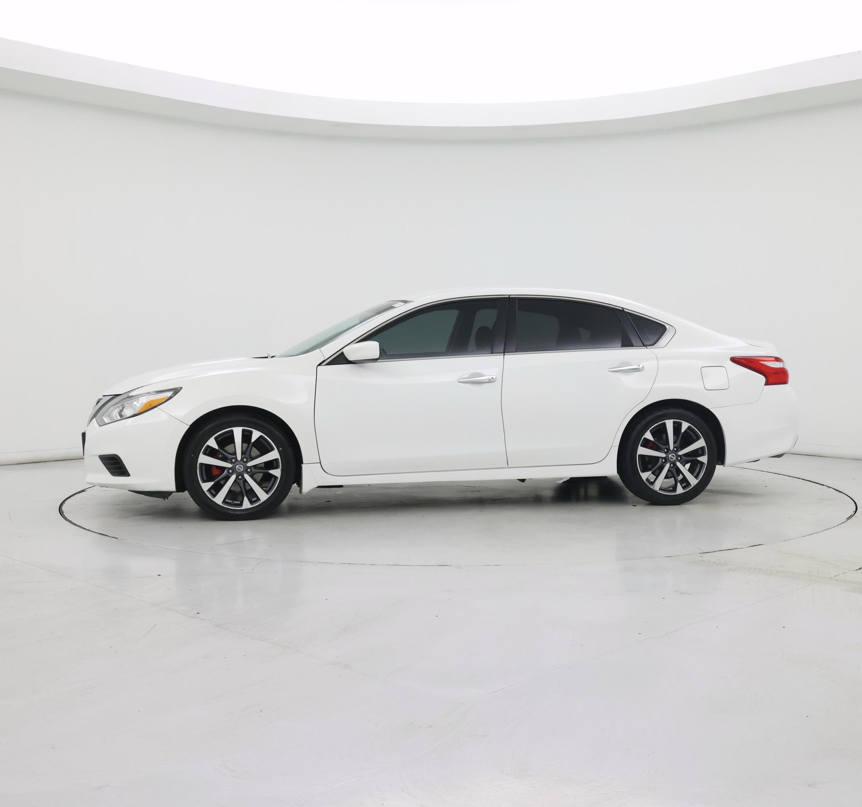 Thumbnail: 2017 Nissan Altima - 3