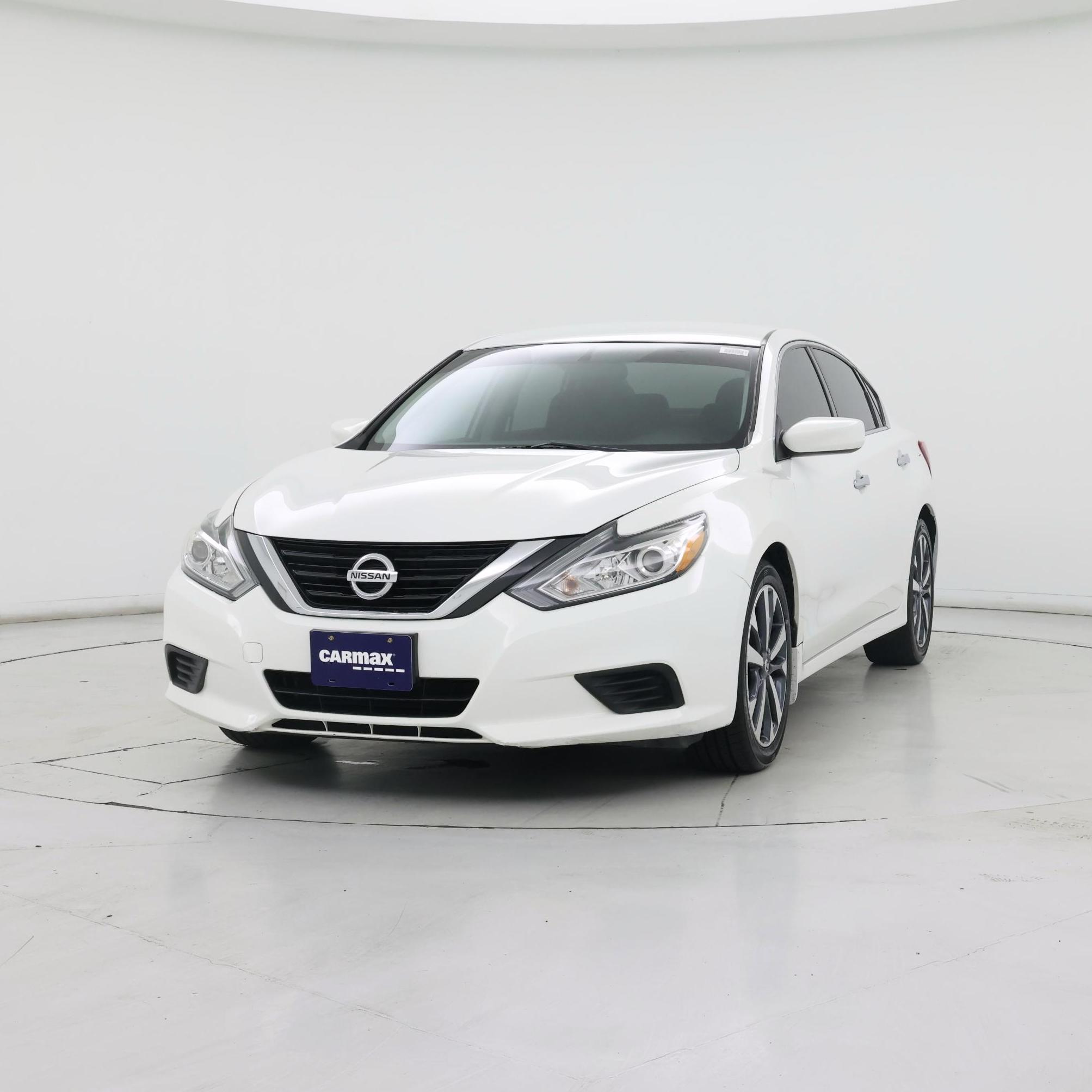 Thumbnail: 2017 Nissan Altima - 4