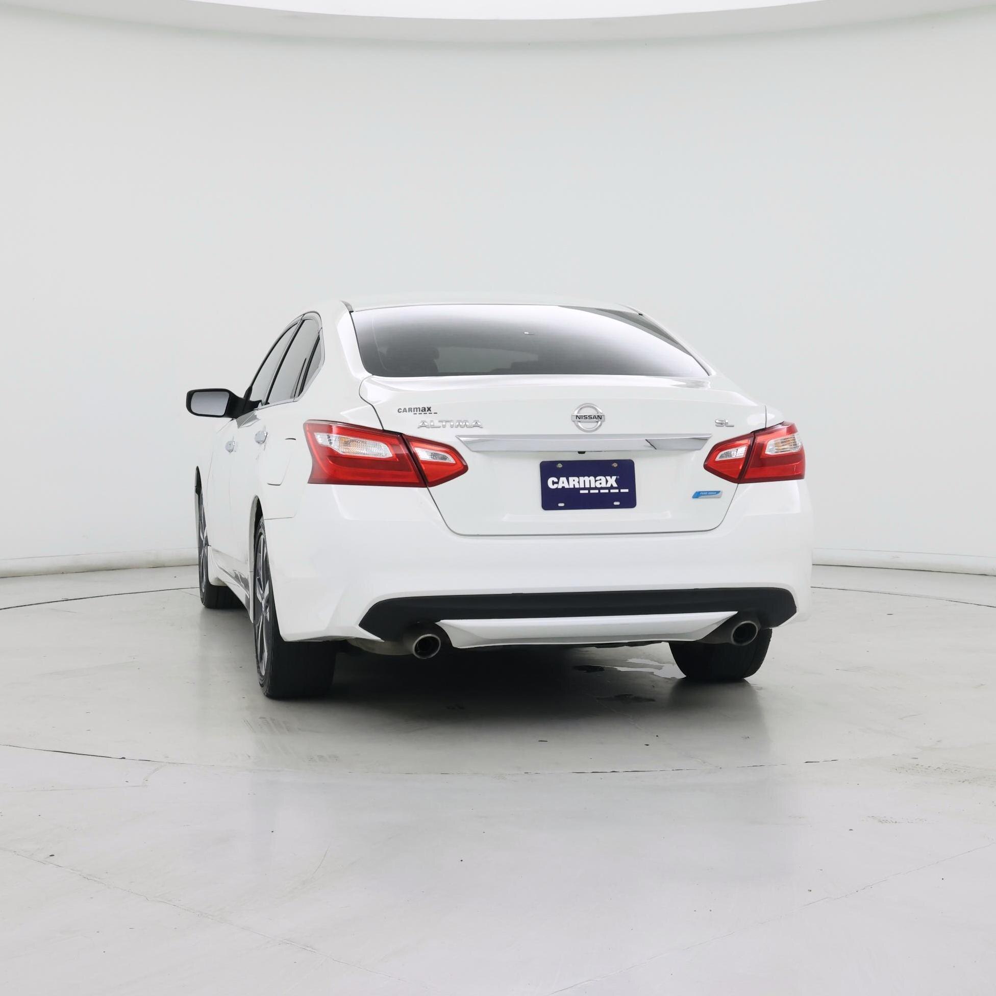 Thumbnail: 2017 Nissan Altima - 6