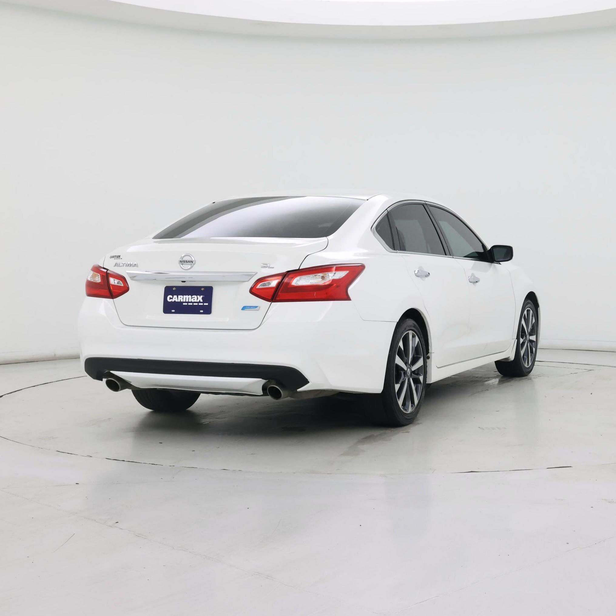 Thumbnail: 2017 Nissan Altima - 8