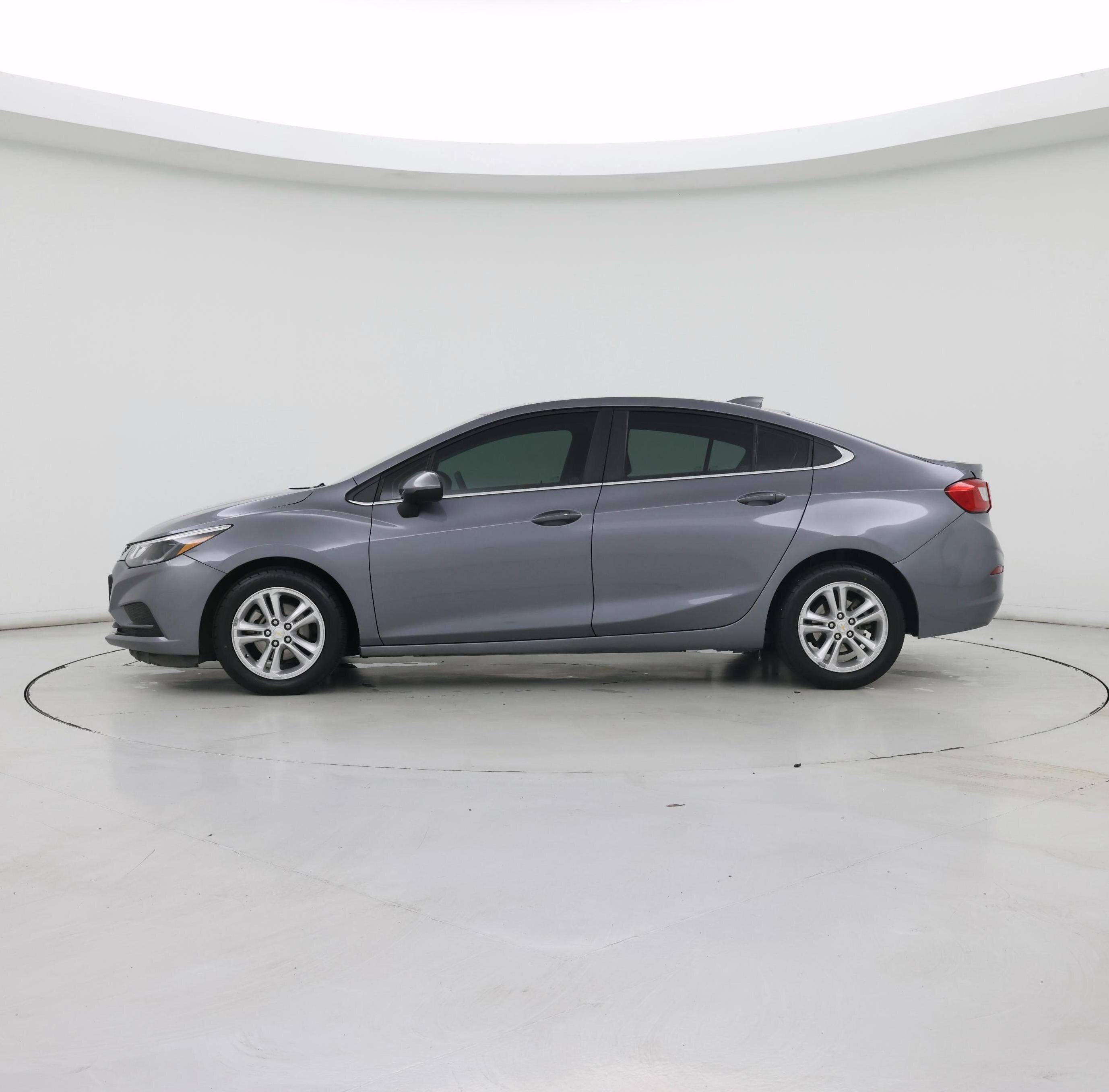 Thumbnail: 2018 Chevrolet Cruze - 3