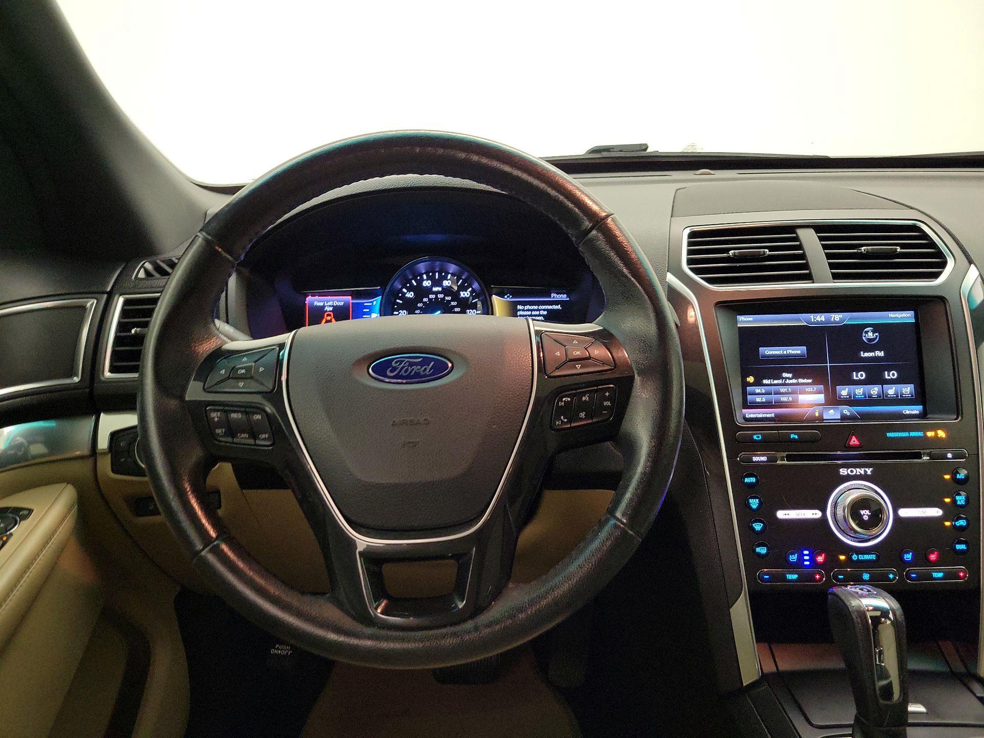 Thumbnail: 2016 Ford Explorer - 10