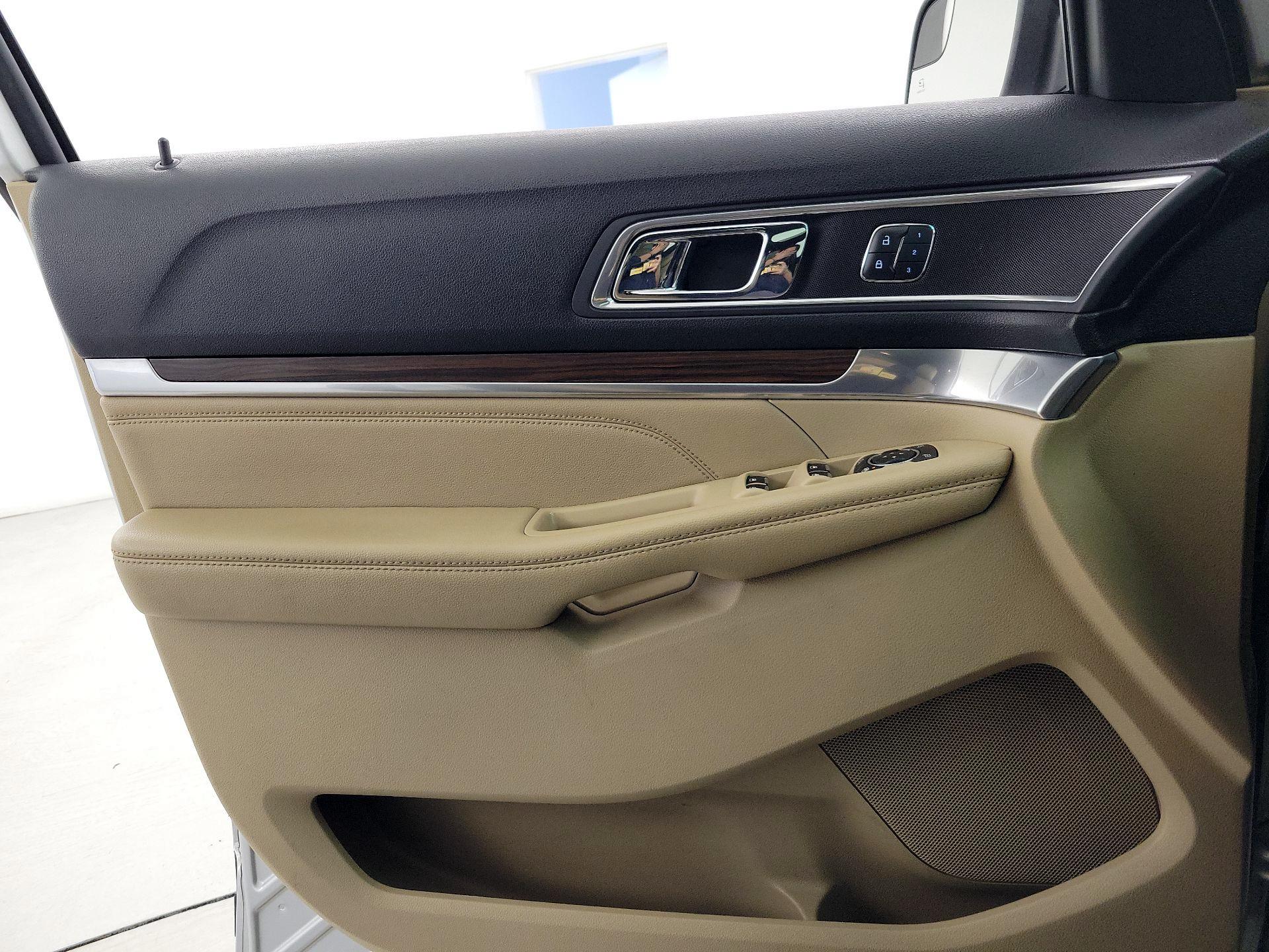 Thumbnail: 2016 Ford Explorer - 12