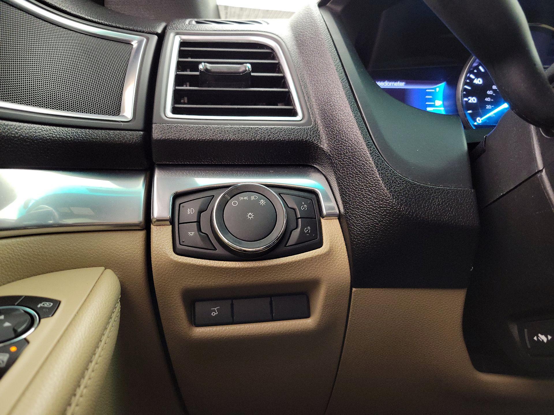 Thumbnail: 2016 Ford Explorer - 13